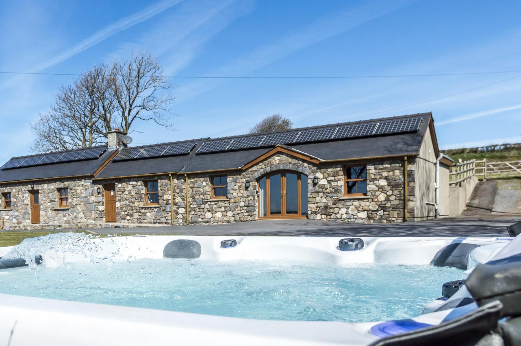 Property Image 1 - Exquisite Rustic Cottage with Private Hot Tub
