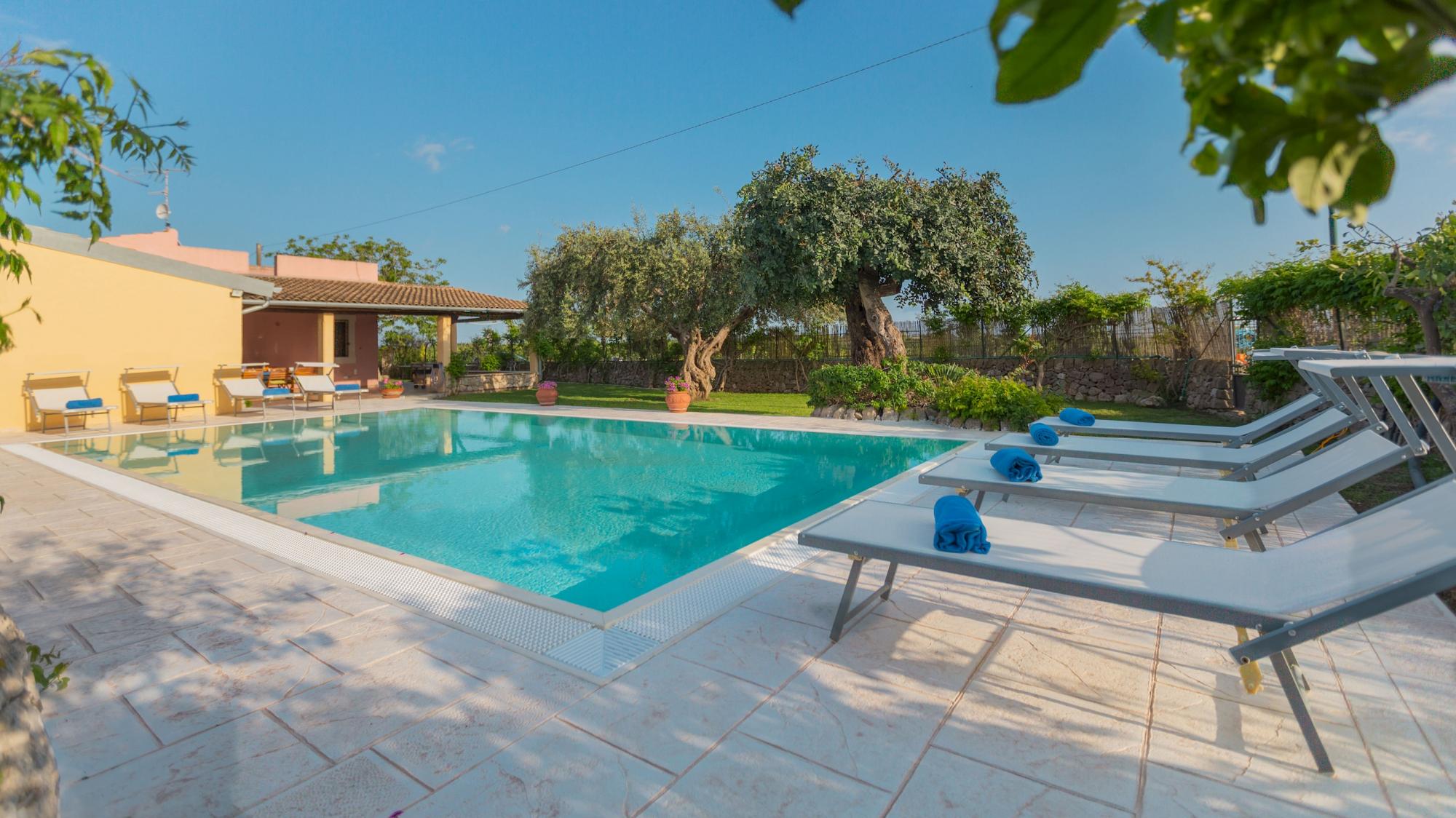 Property Image 1 - Lovely Sicilian Rustic Villa with Nice Pool and Garden