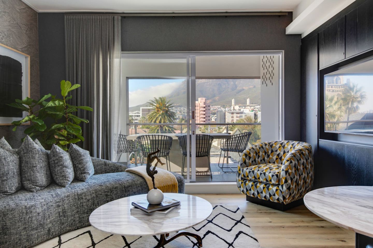 Property Image 2 - Stylish Holiday Apartment in Heart of Cape Town (Danbury on Loop)