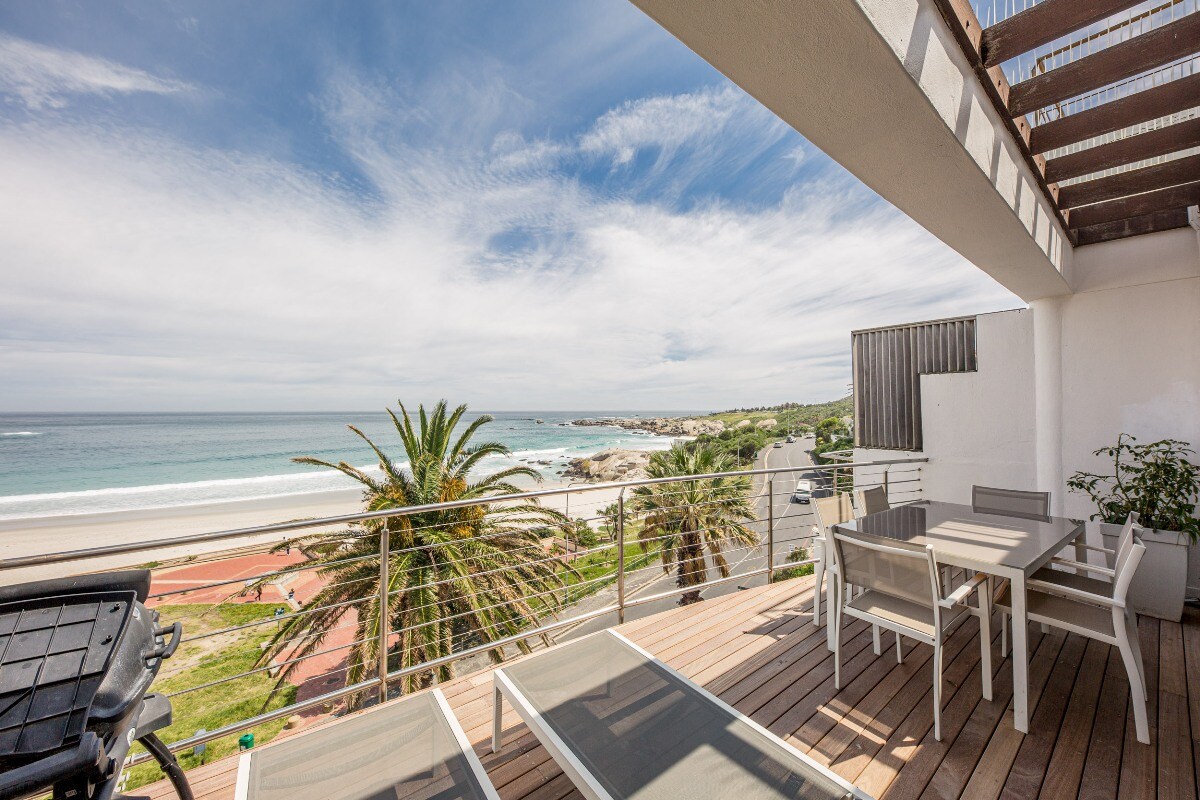 Property Image 2 - Holiday Apartment Opposite Camps Bay Beach with Amazing Views (SF Sunset)