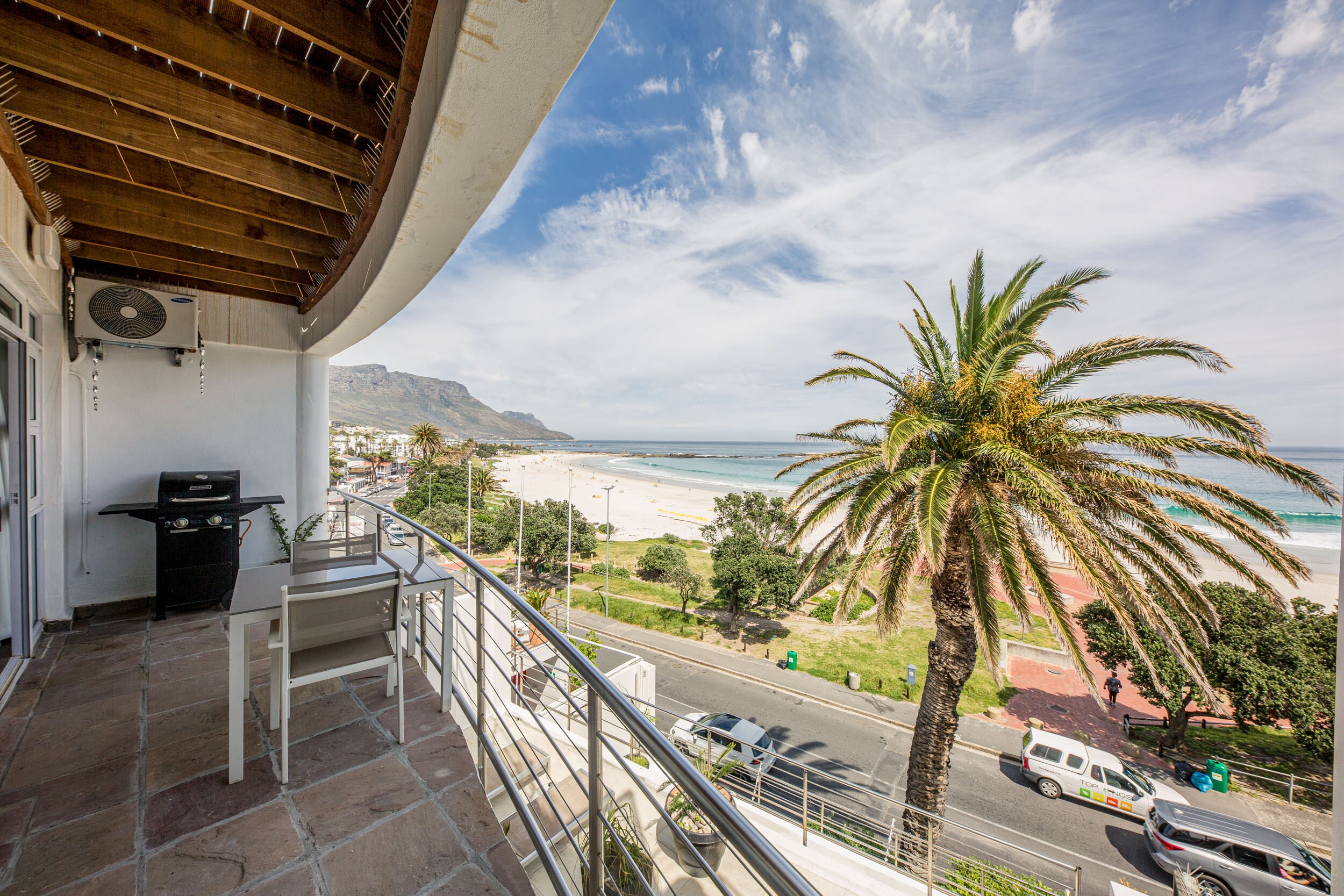 Property Image 2 - Cozy One Bedroom Apartment Opposite Camps Bay Beach (SF Bay)