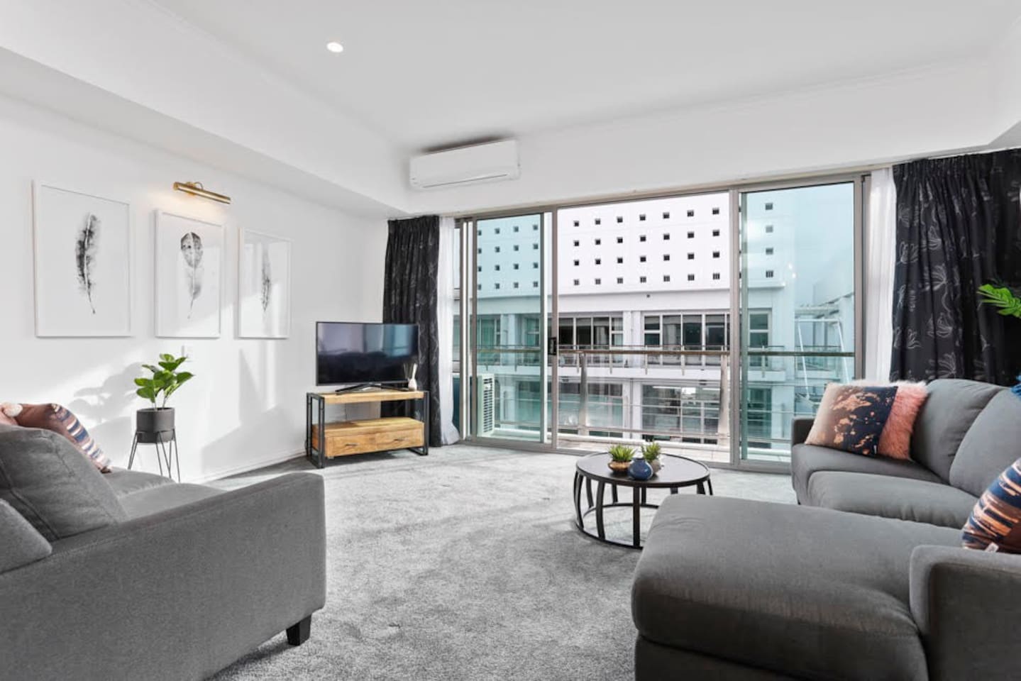Property Image 1 - Modern, One Bedroom Princes Wharf Apartment