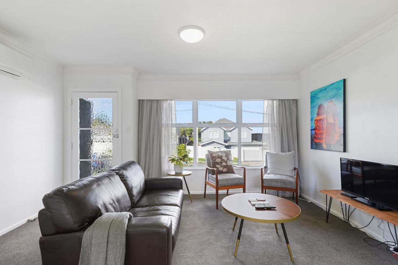 Property Image 1 - Renovated Two Bedroom Apartment with Free Parking and Walking Distance to Lake Pupuke