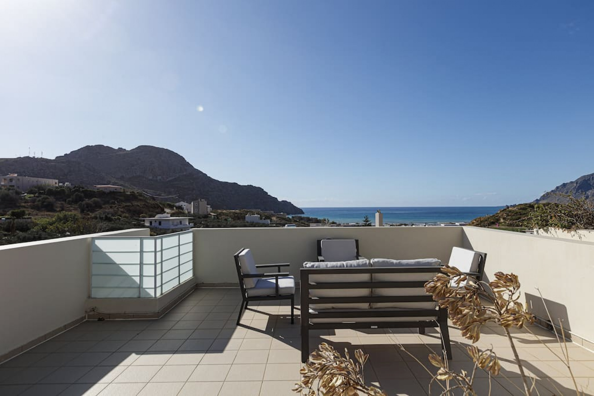 Property Image 2 - beautiful summery style house with an amazing Sea view