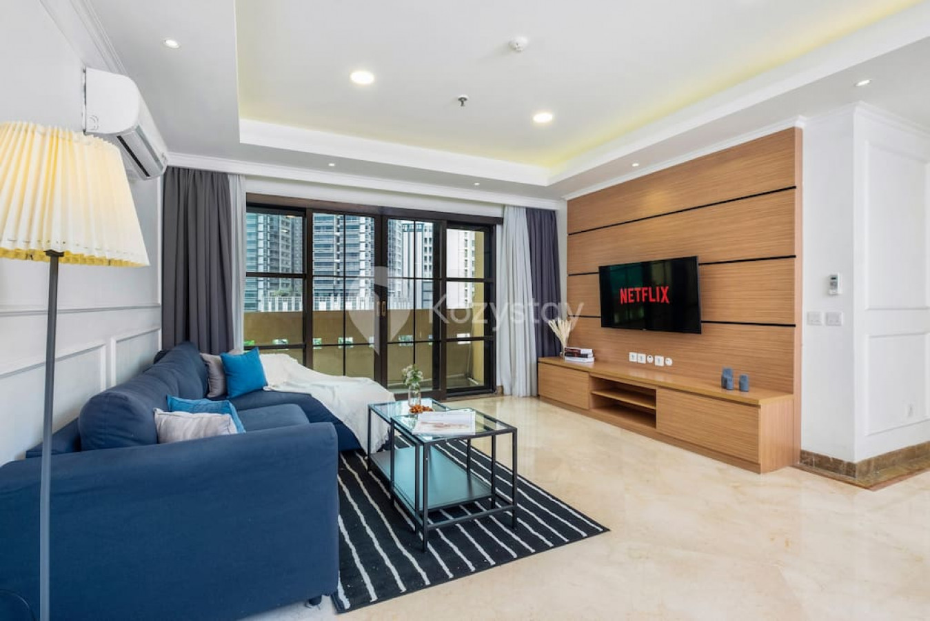 Property Image 1 - Luxurious Apartment in the Heart of CBD
