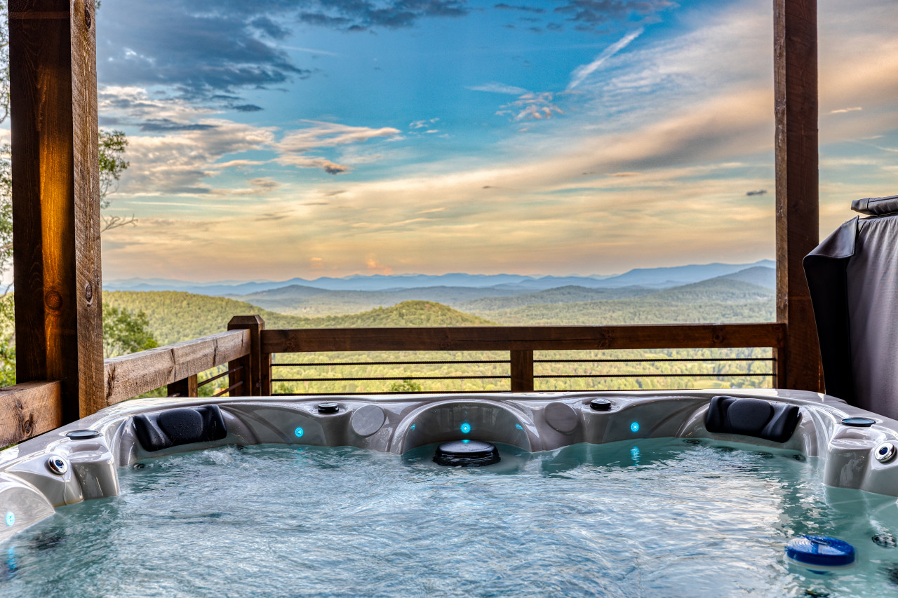 Property Image 2 - Big Sky Lodge - Majestic Mountain Luxury - Hot Tub - Panoramic View