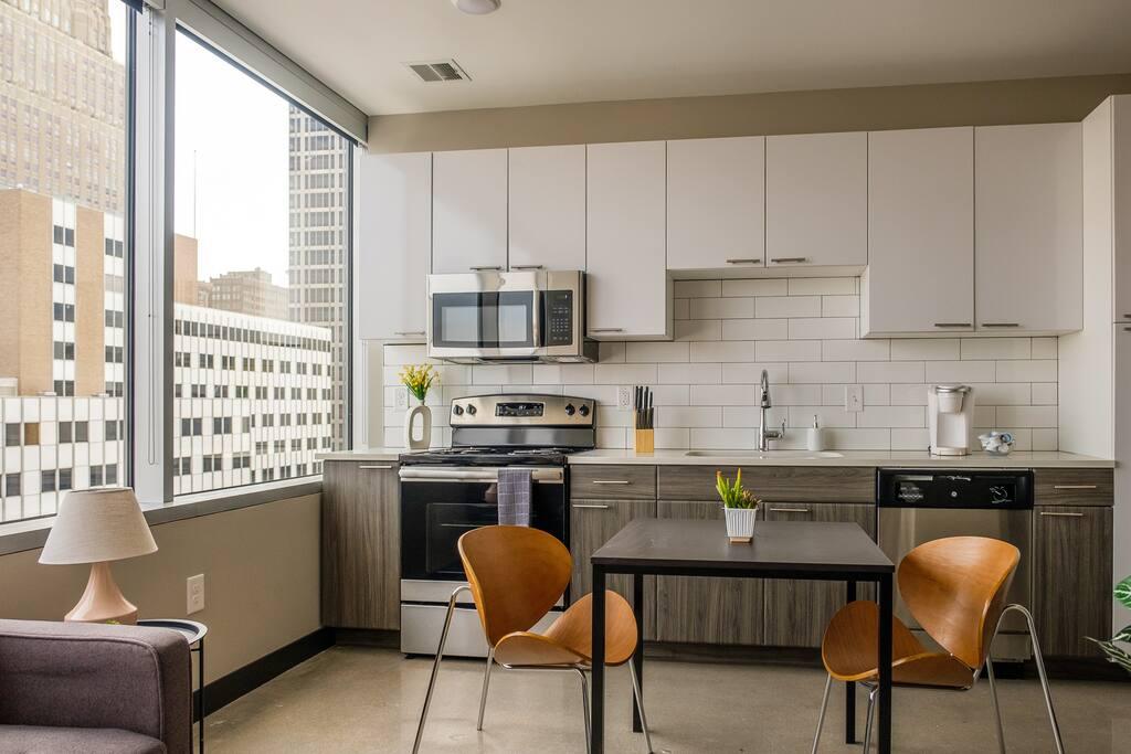 Property Image 1 -  Modern 1BR Apt in Downtown
