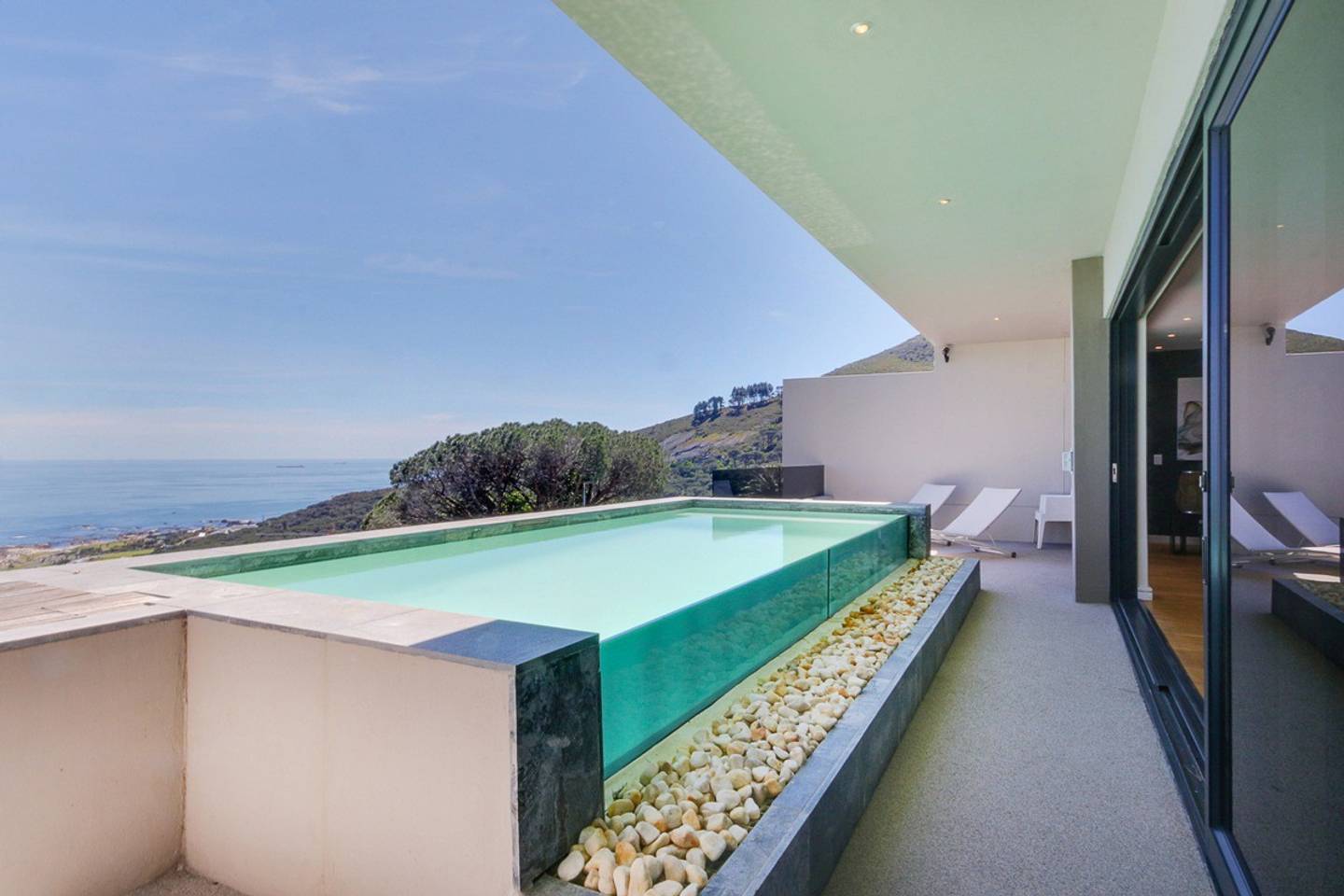 Property Image 2 - Modern Spacious Holiday Apartment with Fantastic Views, Deck and Pool (Malindi)