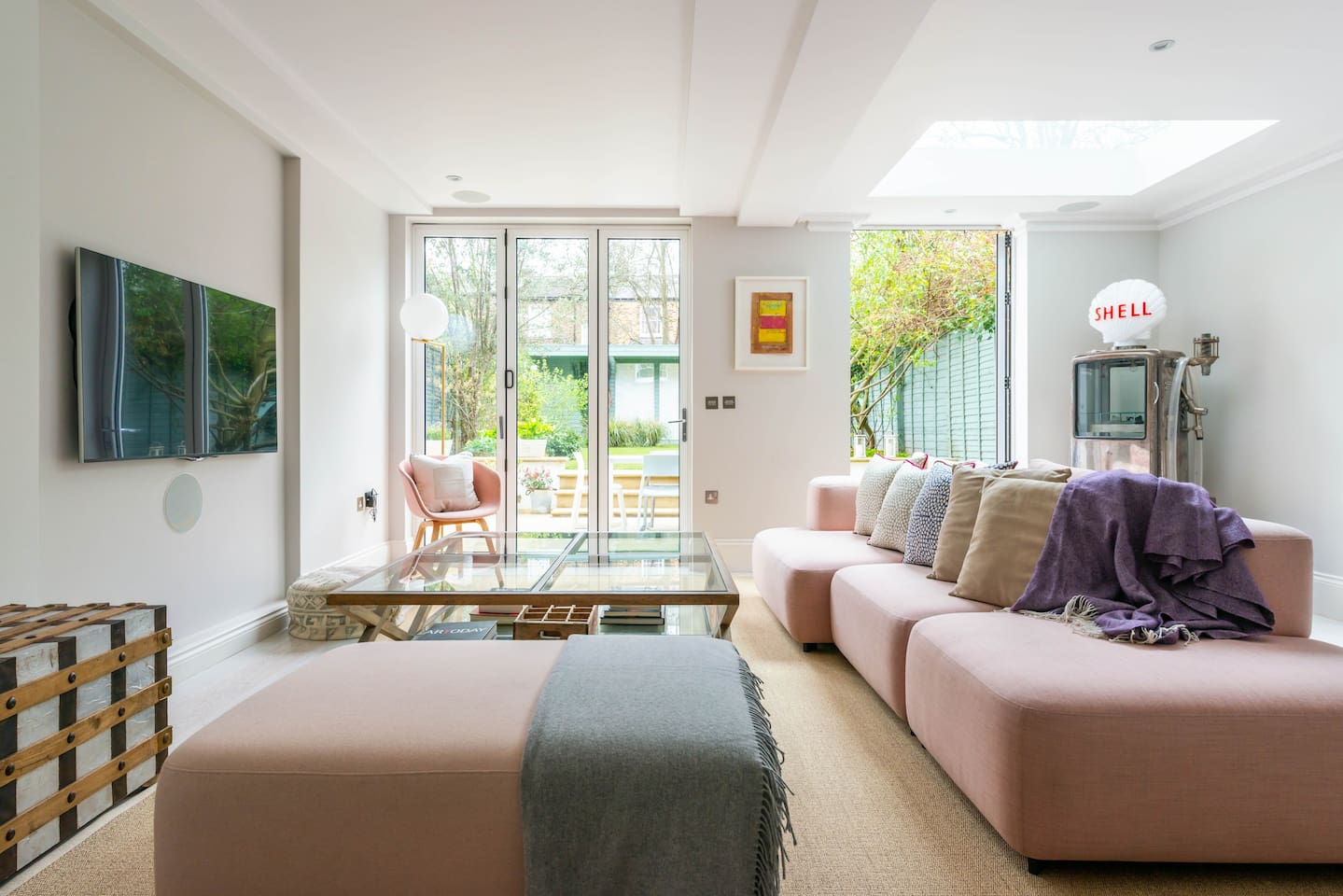 Property Image 1 - Vibrant and Artsy Four Bedroom Camden Townhouse 