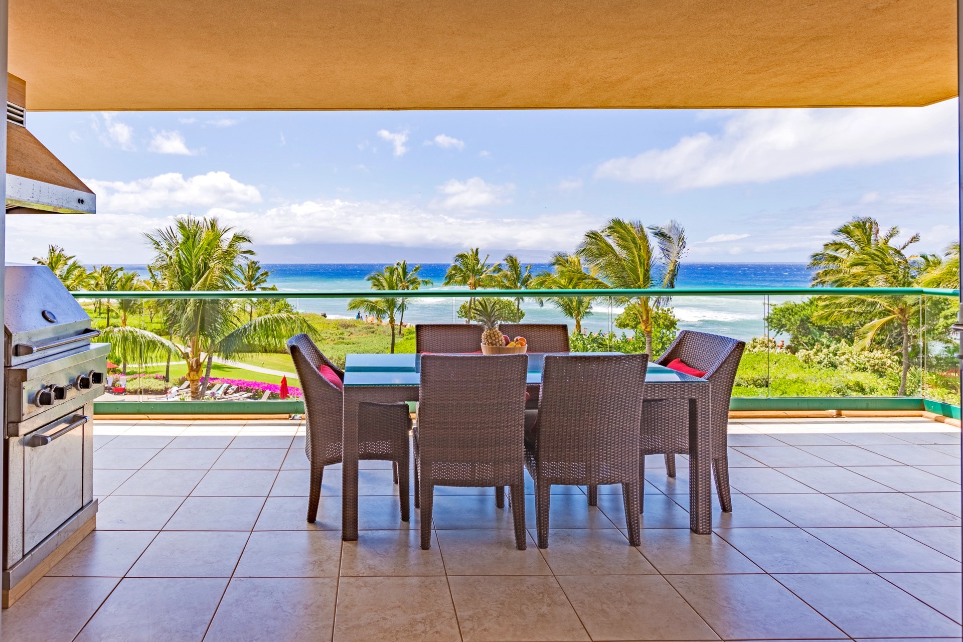 Konea 350--OCEAN FRONT Alii residence with Viking grill