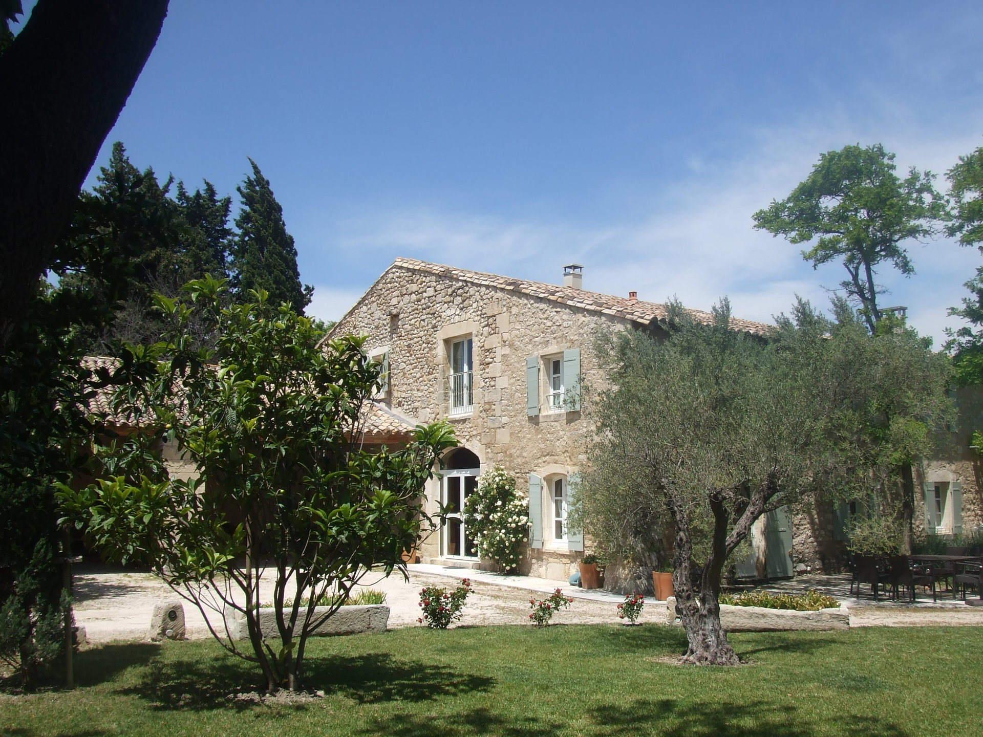 Prestige Provençal Mas with private pool located in Saint Etienne du Grés, close to Saint Remy de Provence, in the Alpilles – 10/11 persons