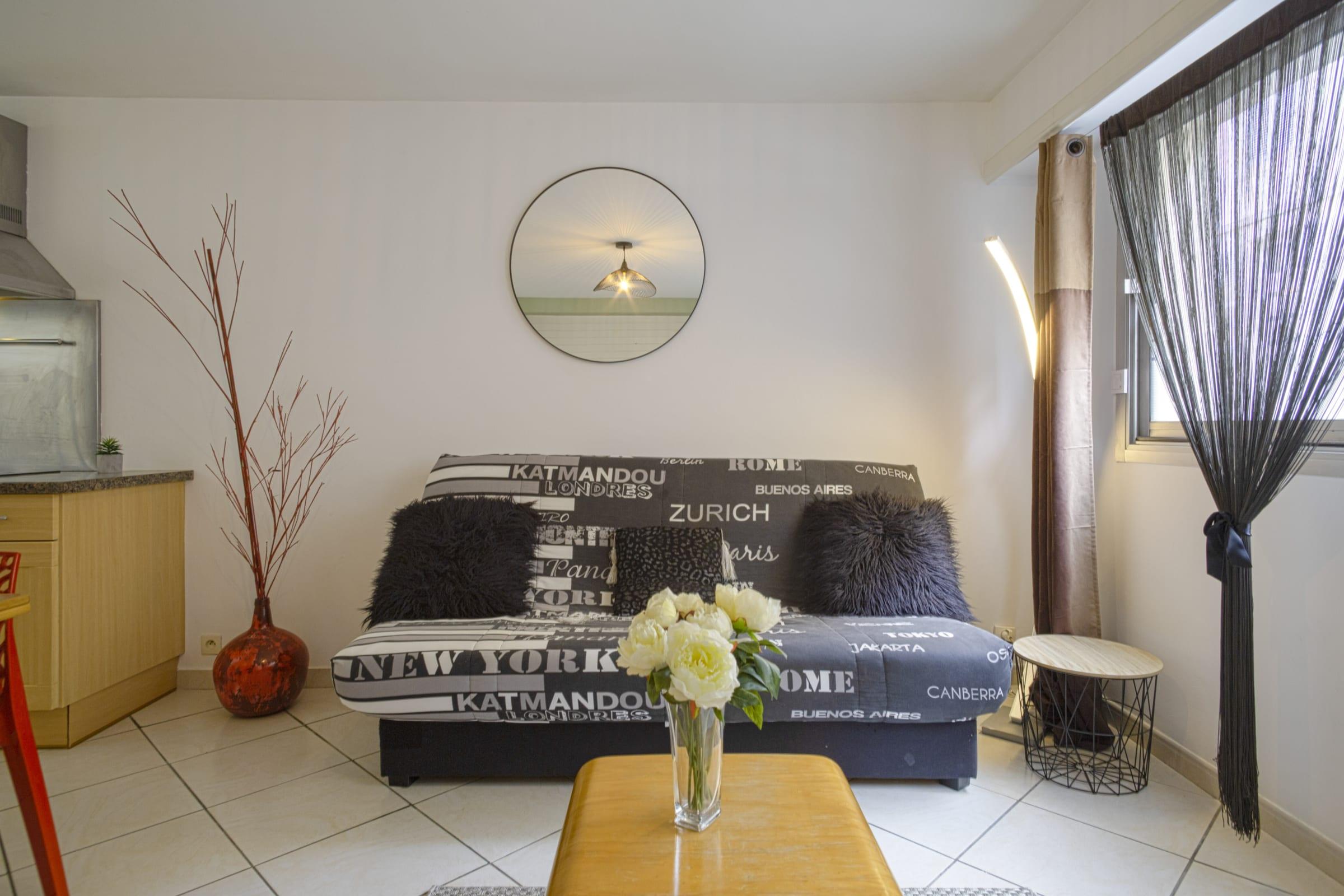 Property Image 2 - Modern one bedroom flat in the centre of Biarritz