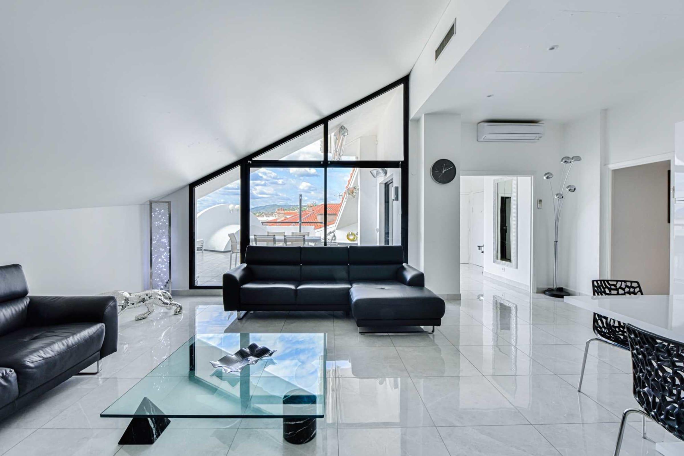 Property Image 1 - Stunning Penthouse in the Heart of Cannes