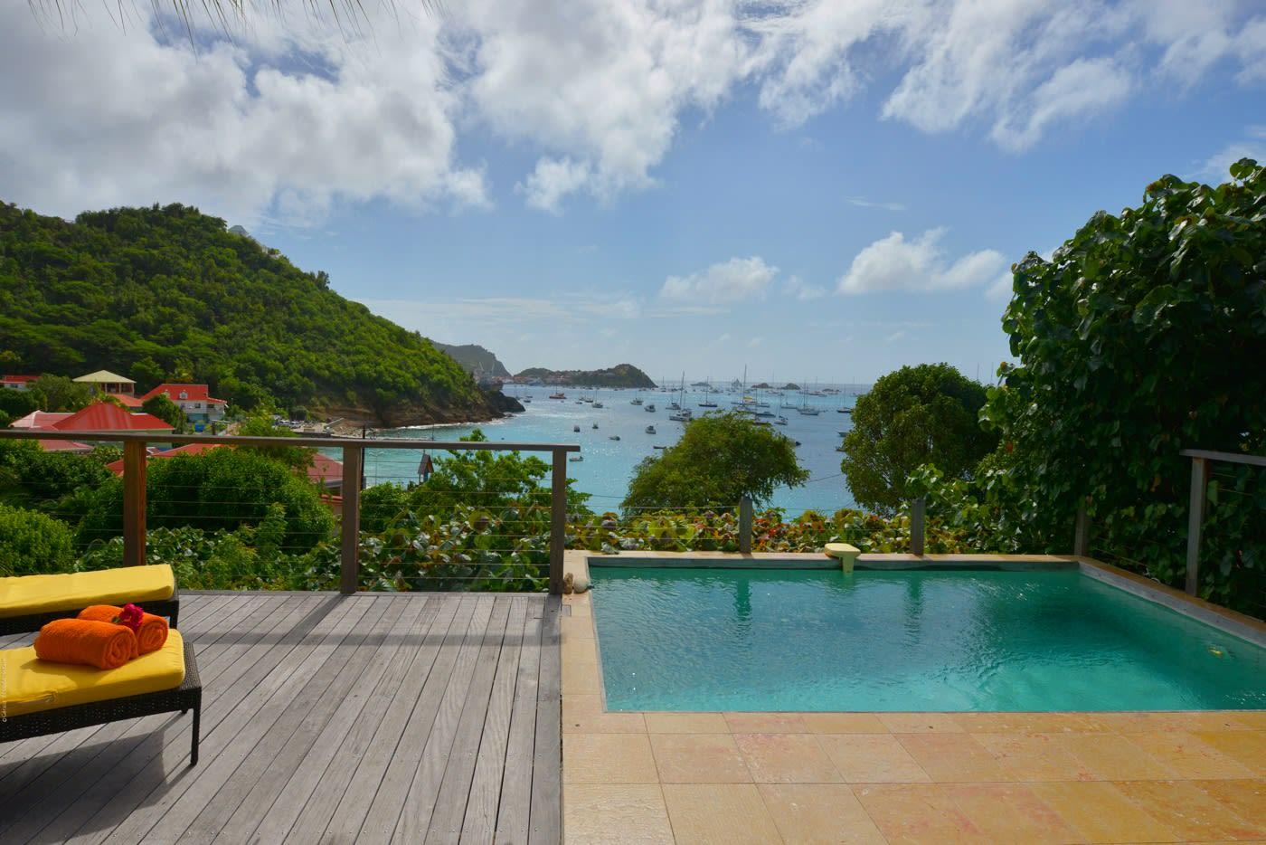 Property Image 1 - Charming Bay Villa offers Magnificent Sunsets