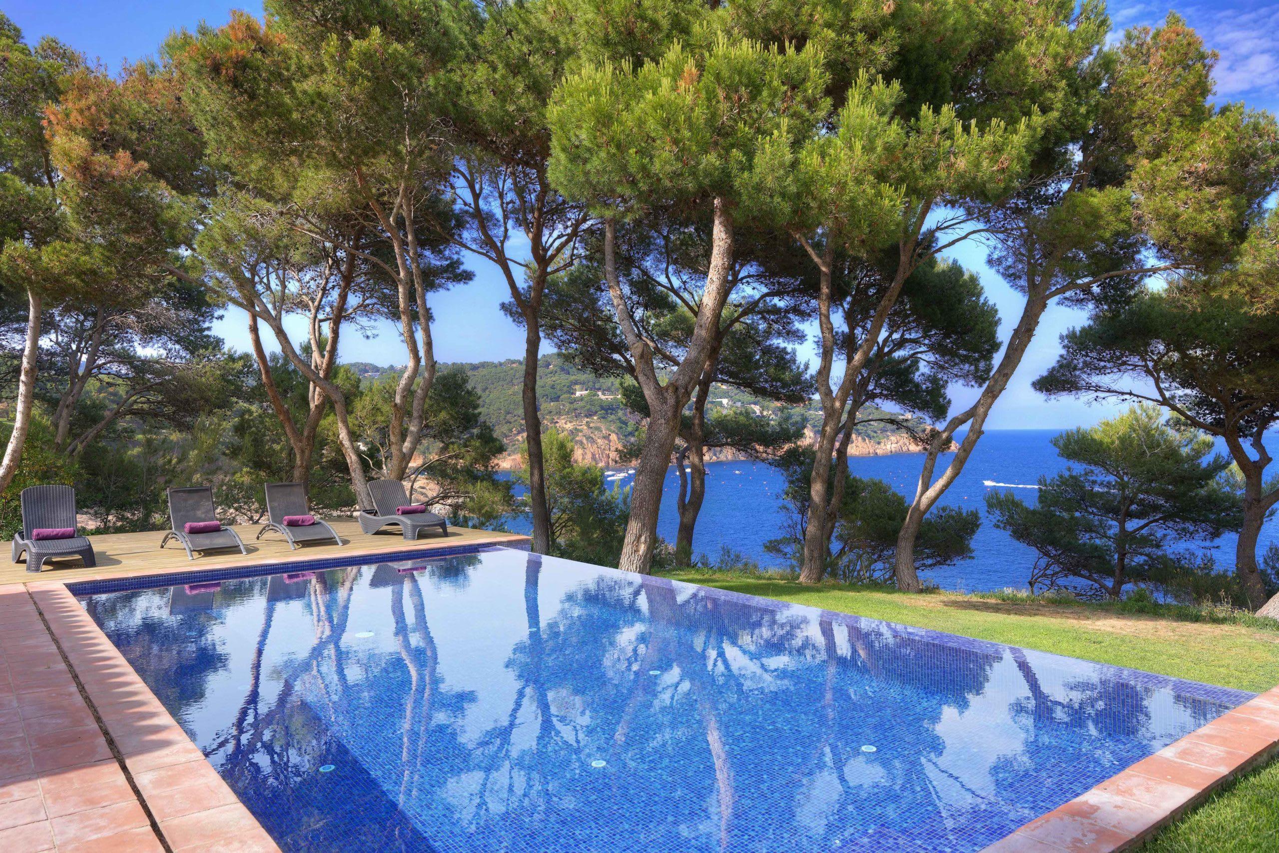 Property Image 1 - Elegant Villa with Amazing Sea Views and Pool
