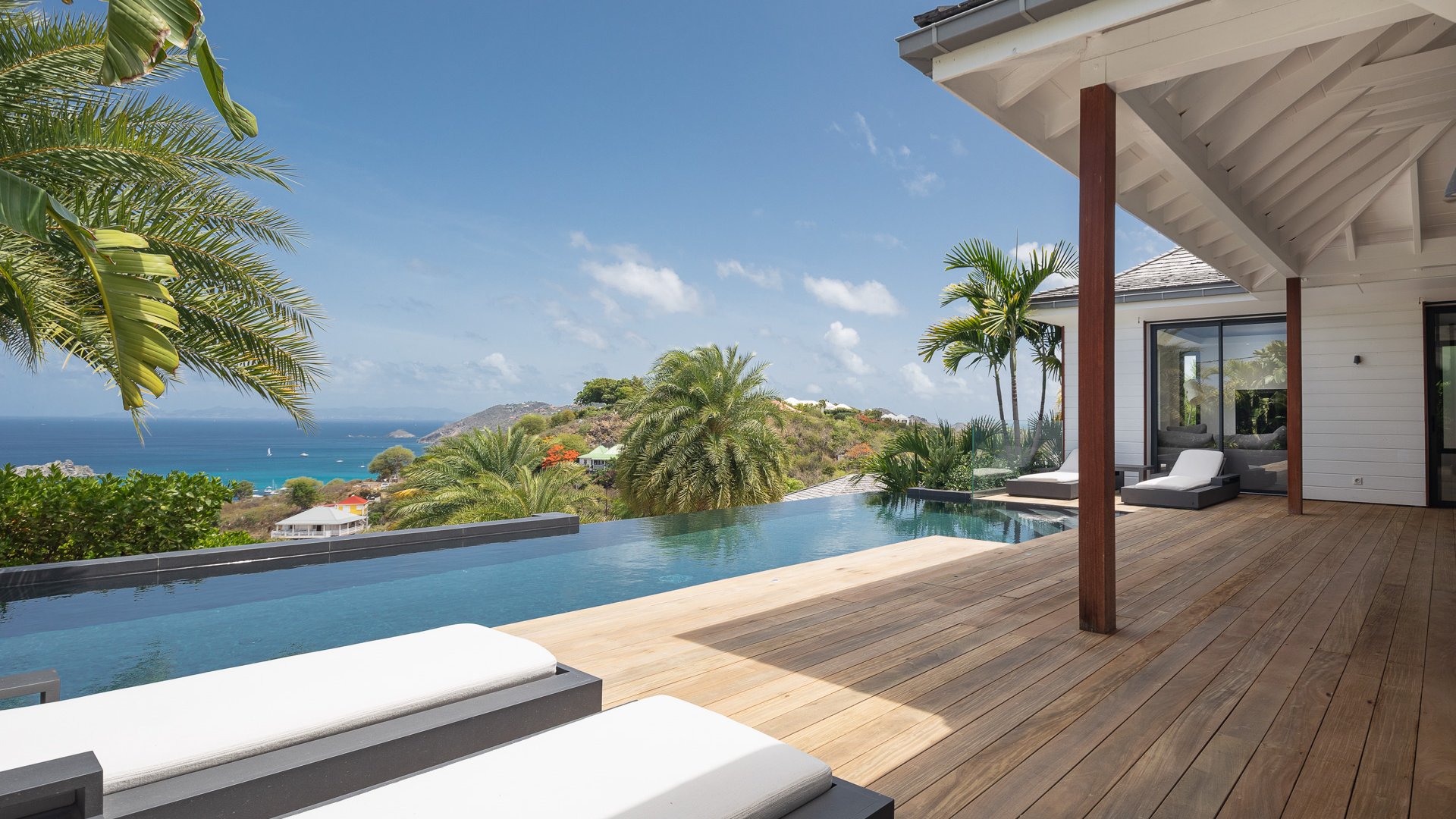 Property Image 2 - Hillside Villa Overlooking the Ocean