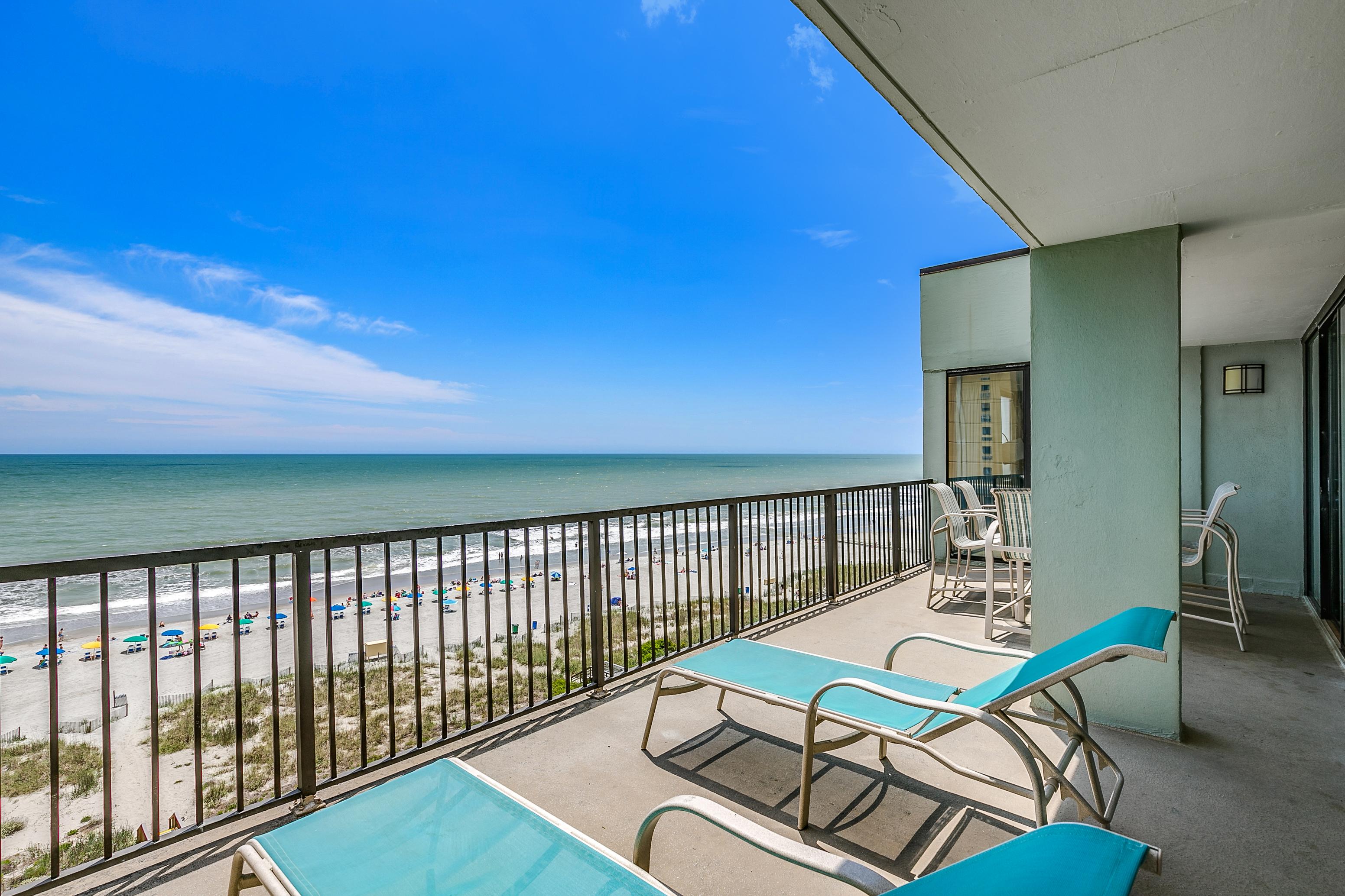 Property Image 1 - Stylish Oceanfront Penthouse with Panoramic Views 