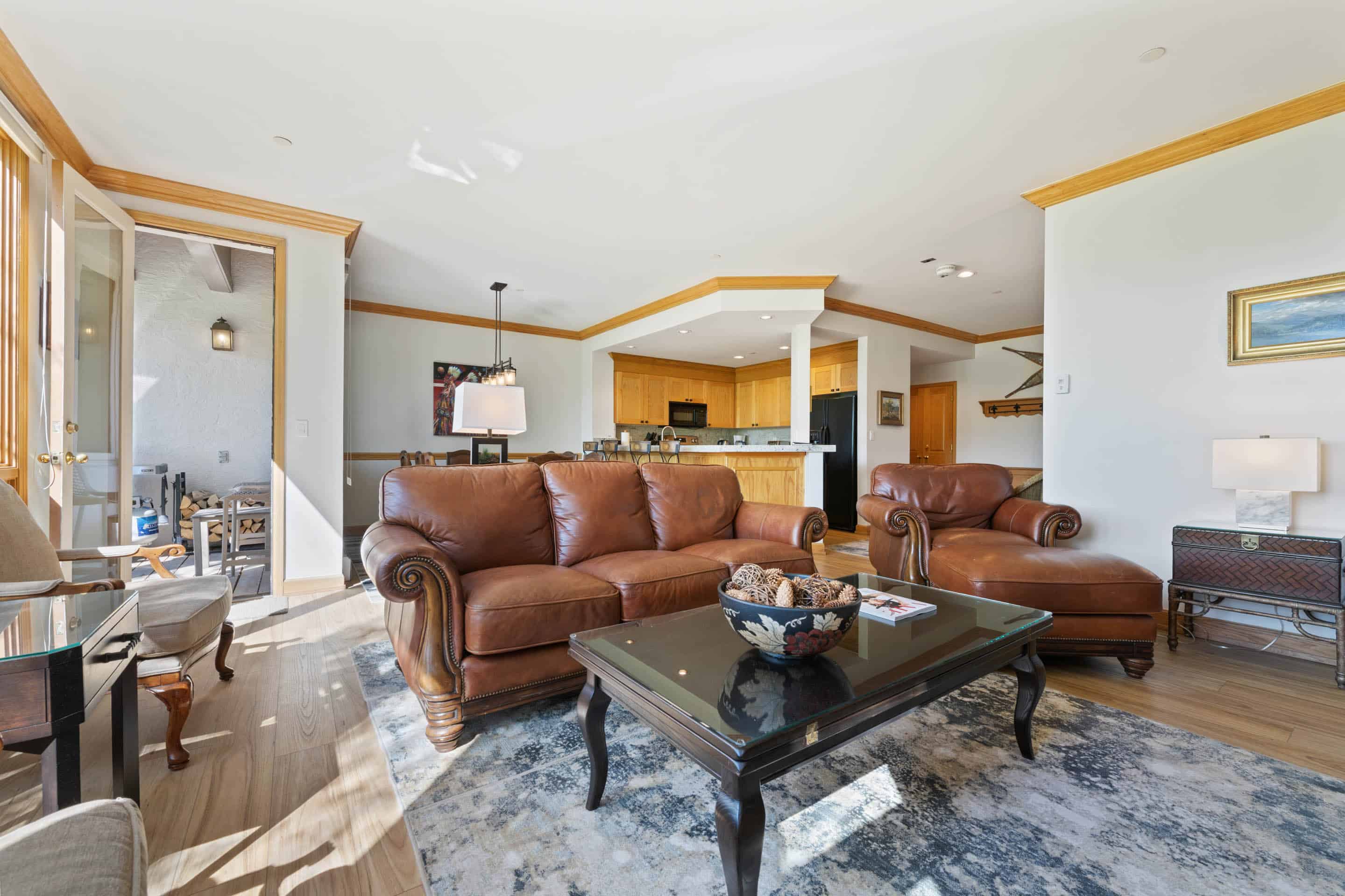 Property Image 2 - Warm, Inviting Ski Condo with Balcony & On-Site Hot Tubs