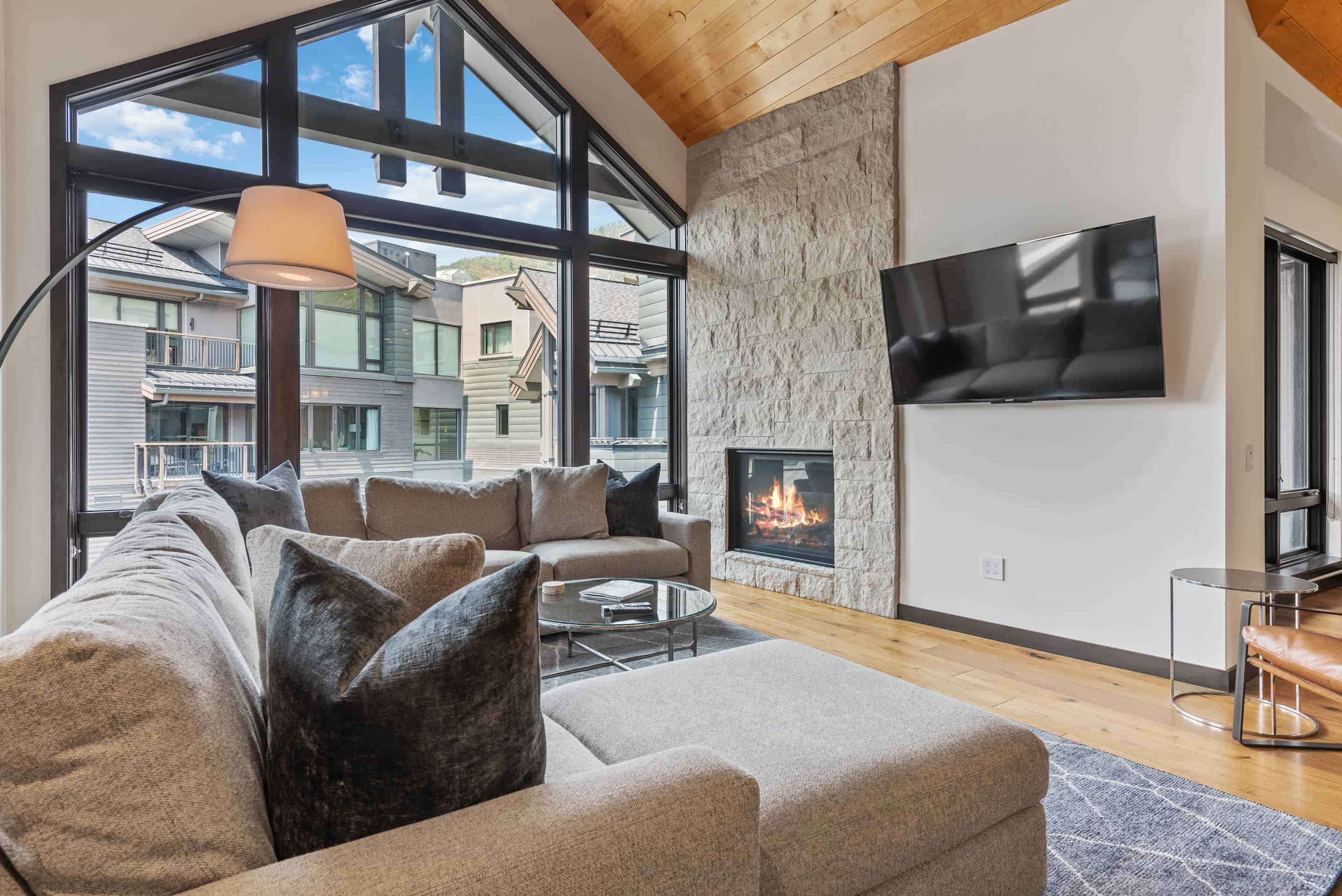 Property Image 2 - Spacious Top Floor Penthouse with View over Vail Slopes