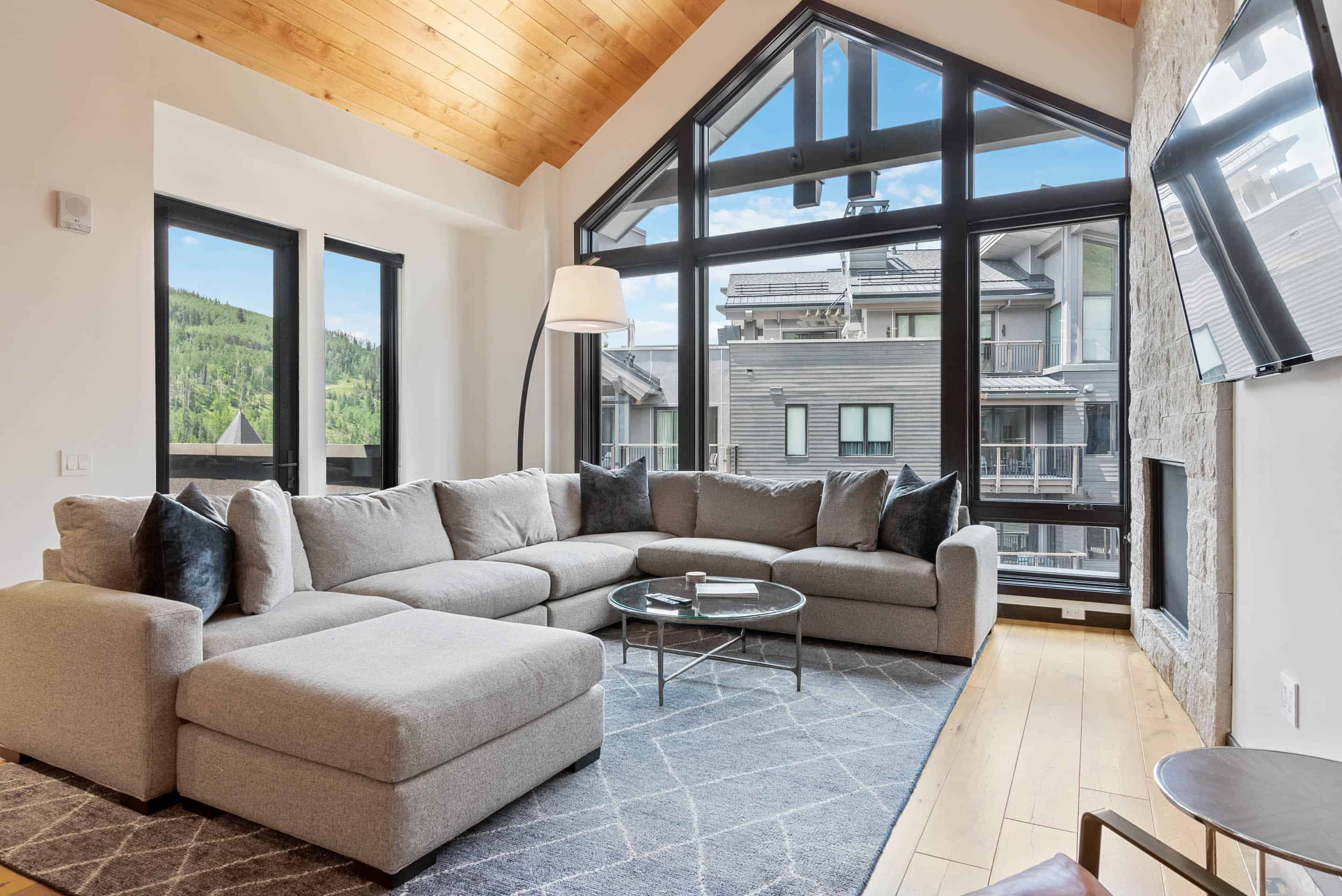 Property Image 1 - Spacious Top Floor Penthouse with View over Vail Slopes