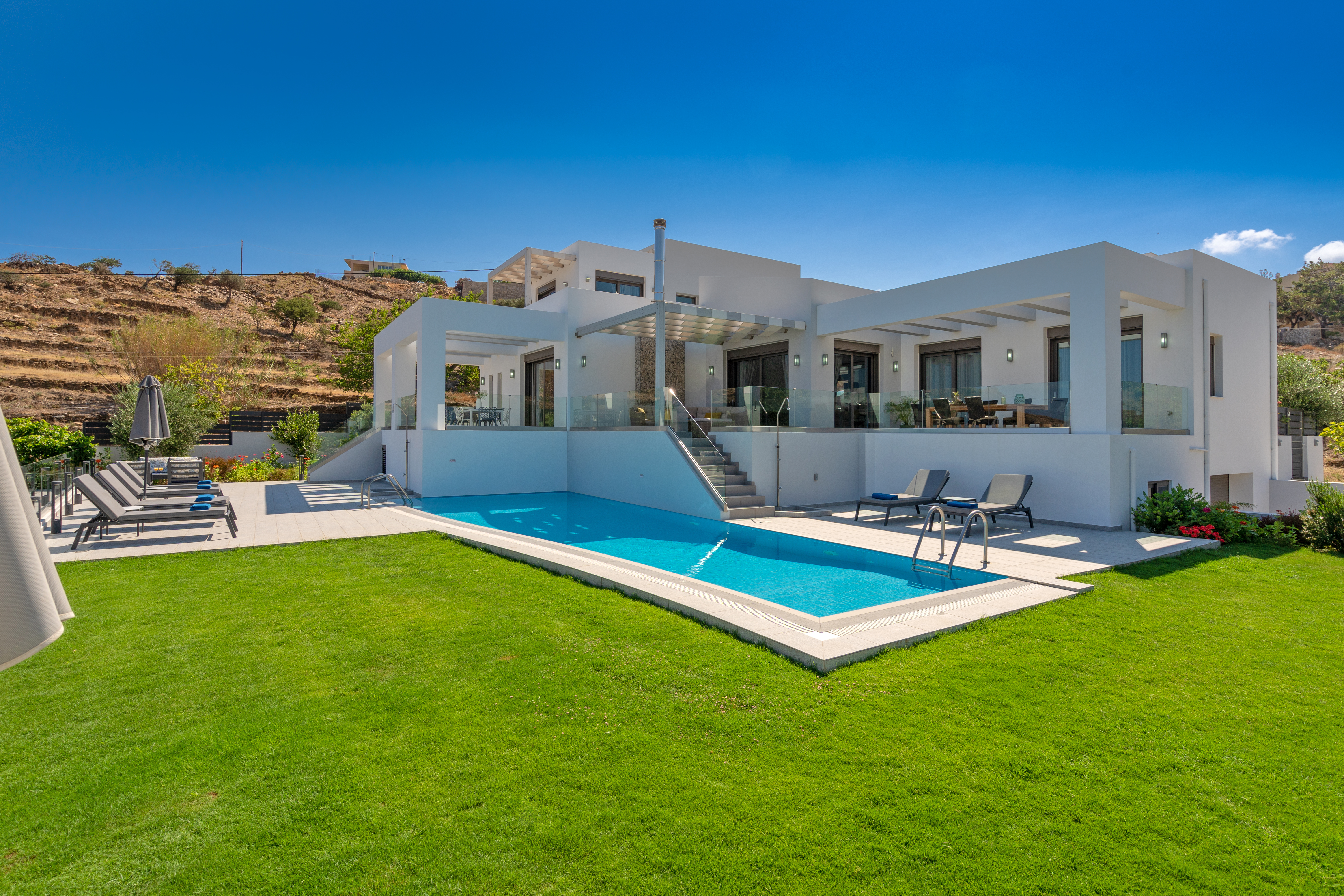 Property Image 1 - Luxury Modern Villa with Stunning Design & Close to the Sea