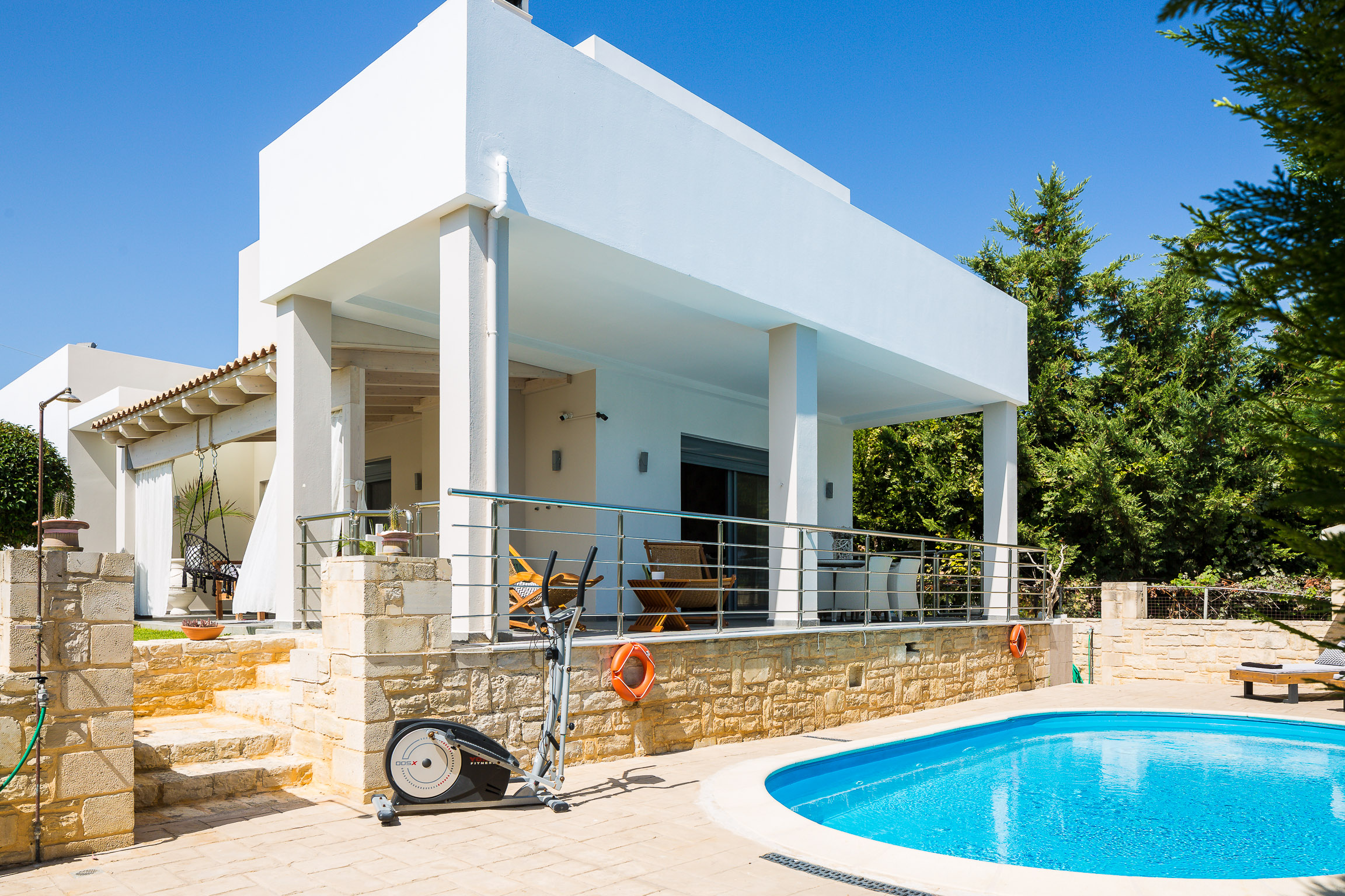 Property Image 1 - Exclusive Modern Villa with Private Pool within walking Distance to the Beach