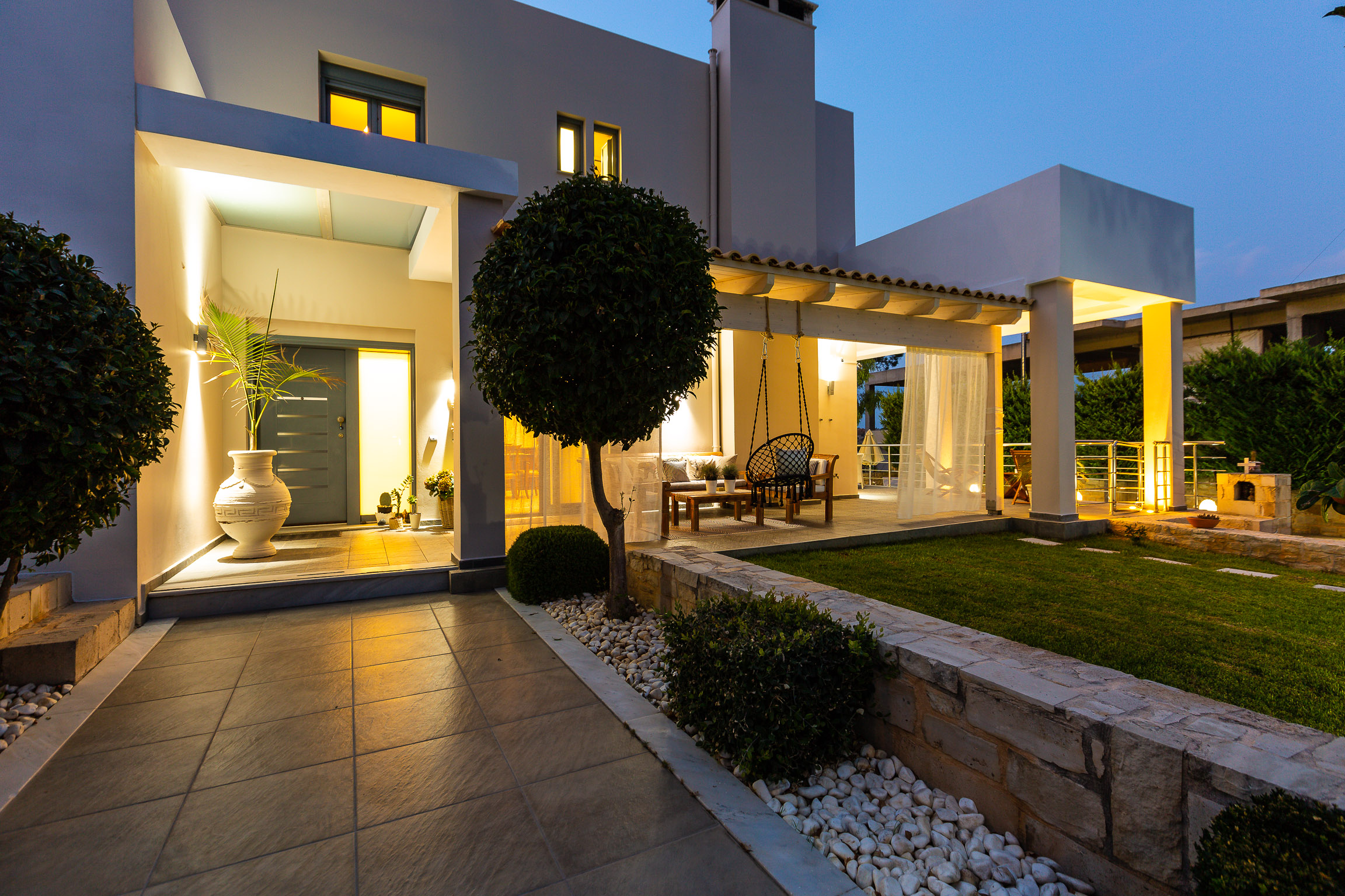 Property Image 2 - Exclusive Modern Villa with Private Pool within walking Distance to the Beach