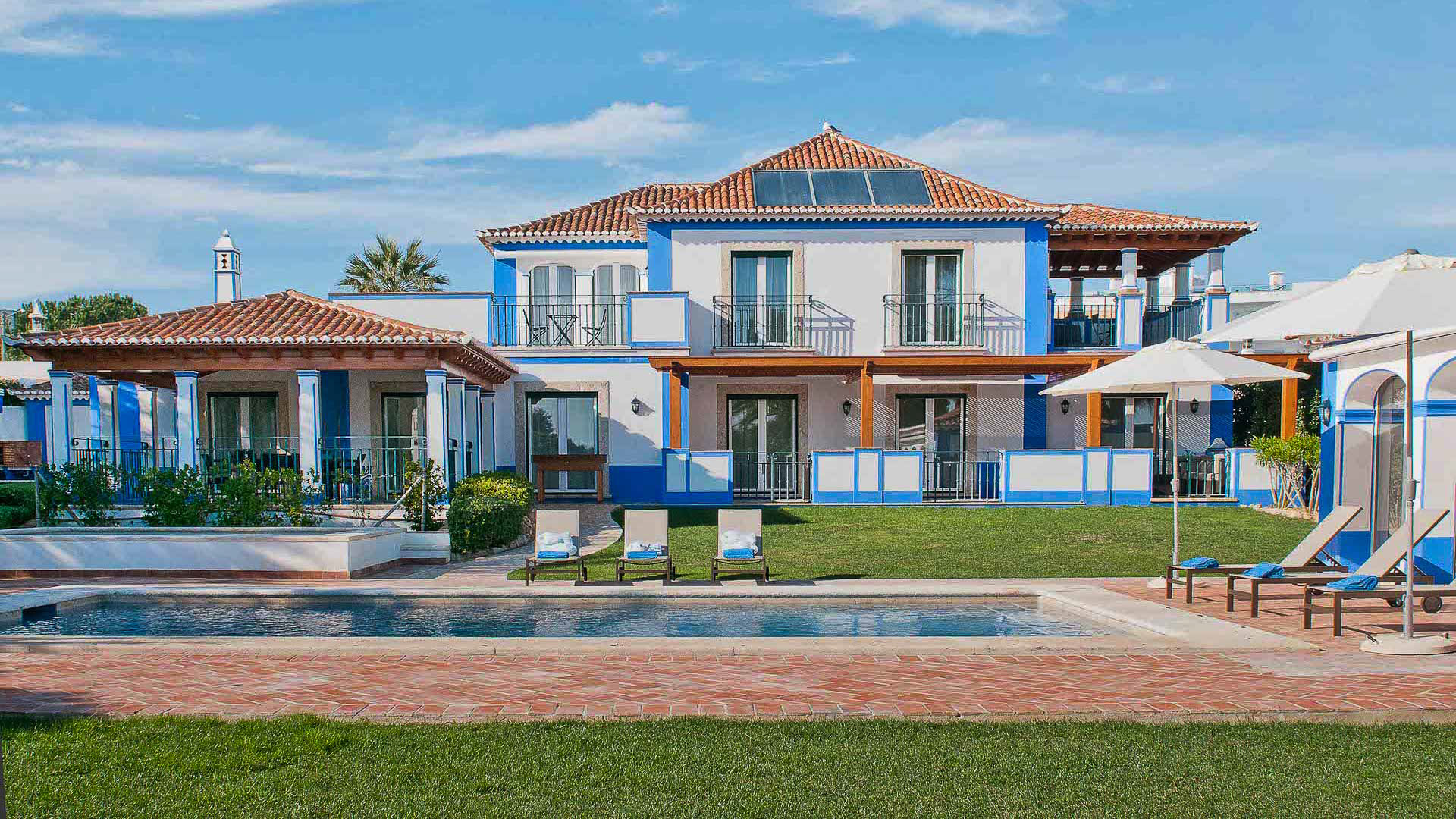 Property Image 2 - Sunny Happy Villa Full of Algarve Charm!
