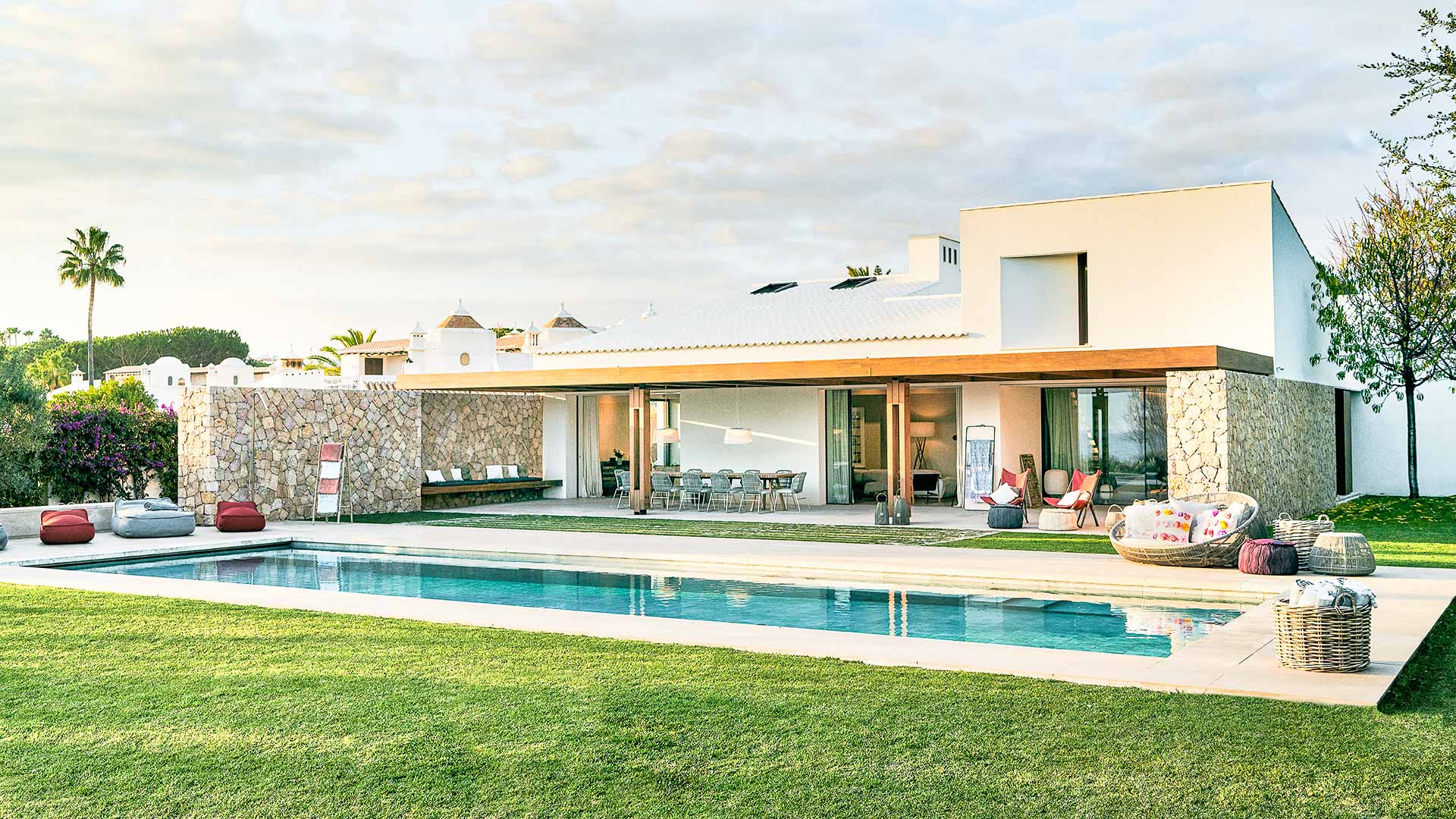 Property Image 1 - Ocean View Dazzling Cliftop Villa with Elegant Interior