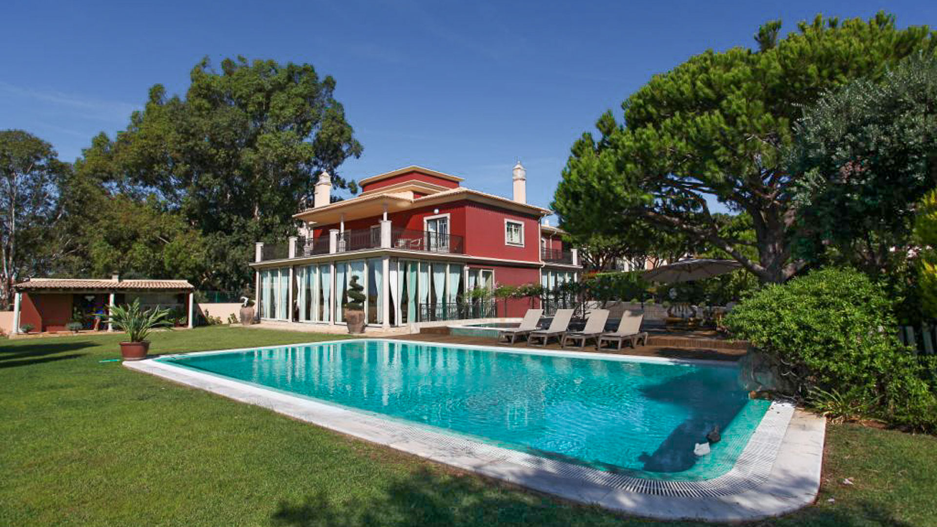 Property Image 1 - Palatial Albufeira Villa near sandy beach with private pool