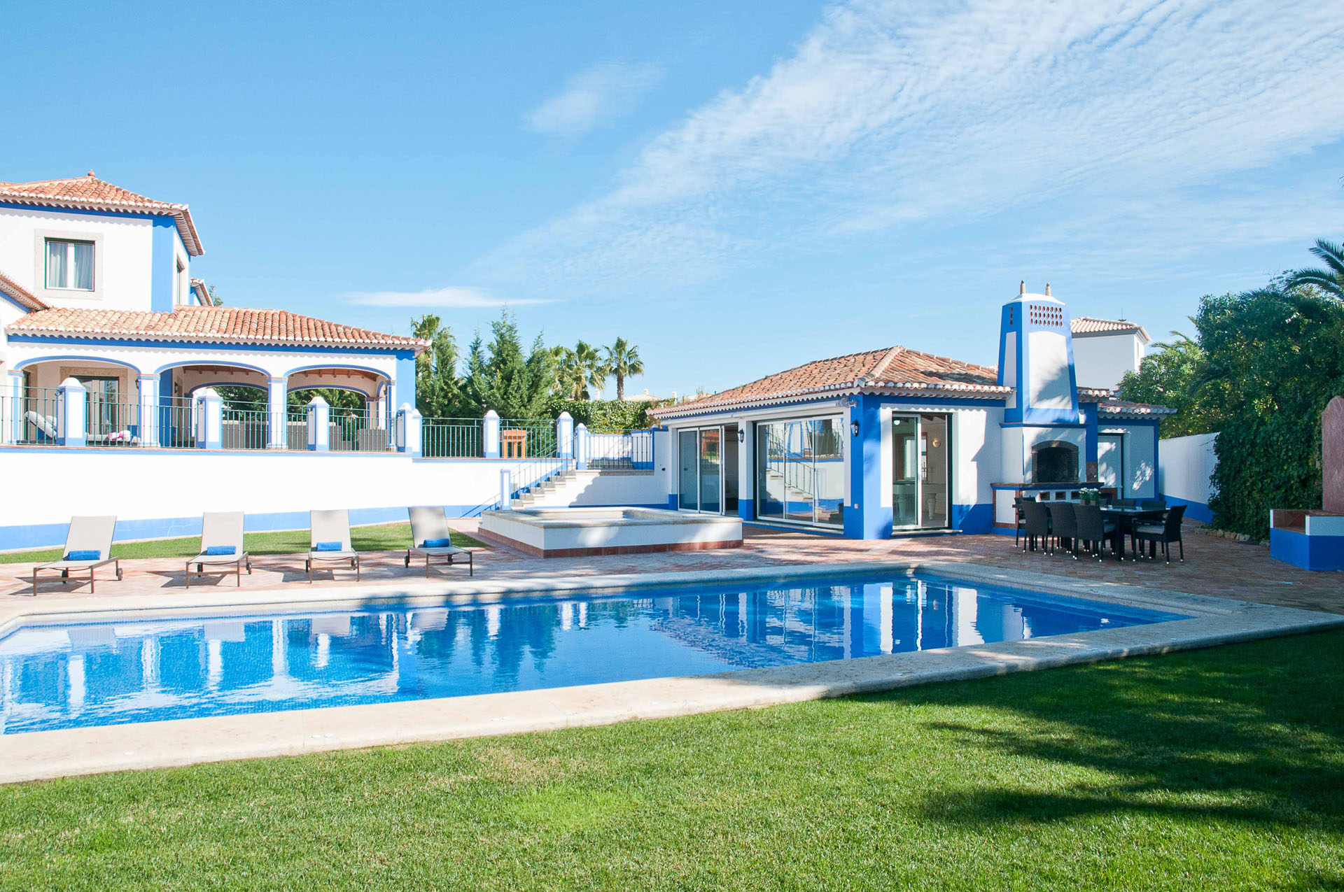 Property Image 2 - Stylish Algarve Villa with Two Pools and Sea Views