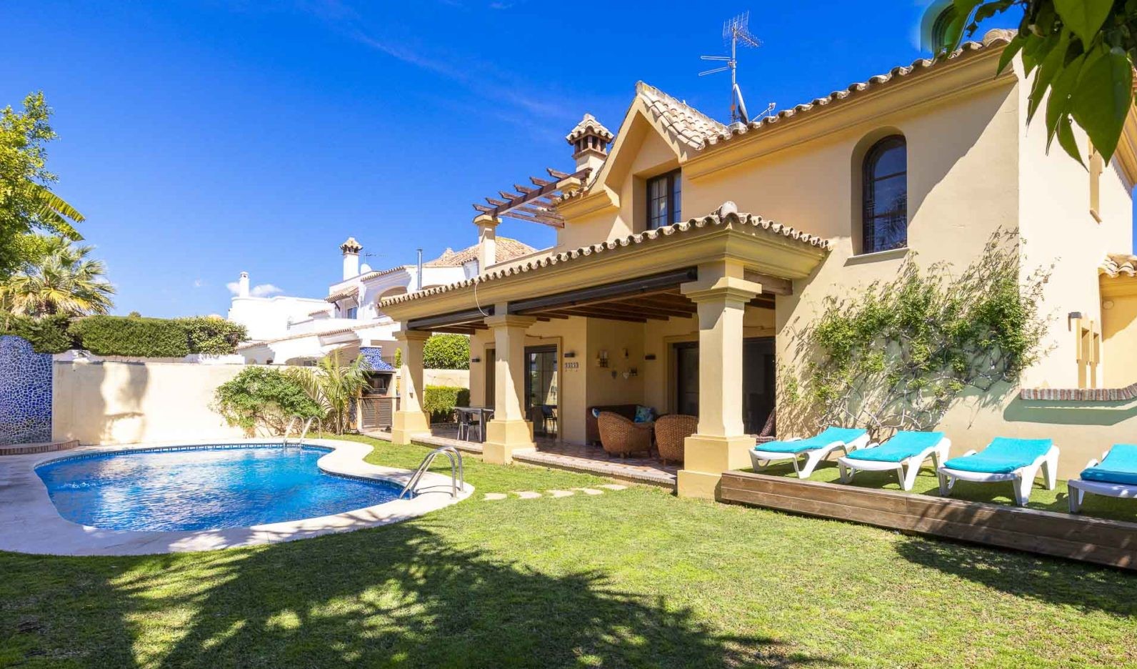 Property Image 1 - Cozy and spacious villa walking distance to the beach