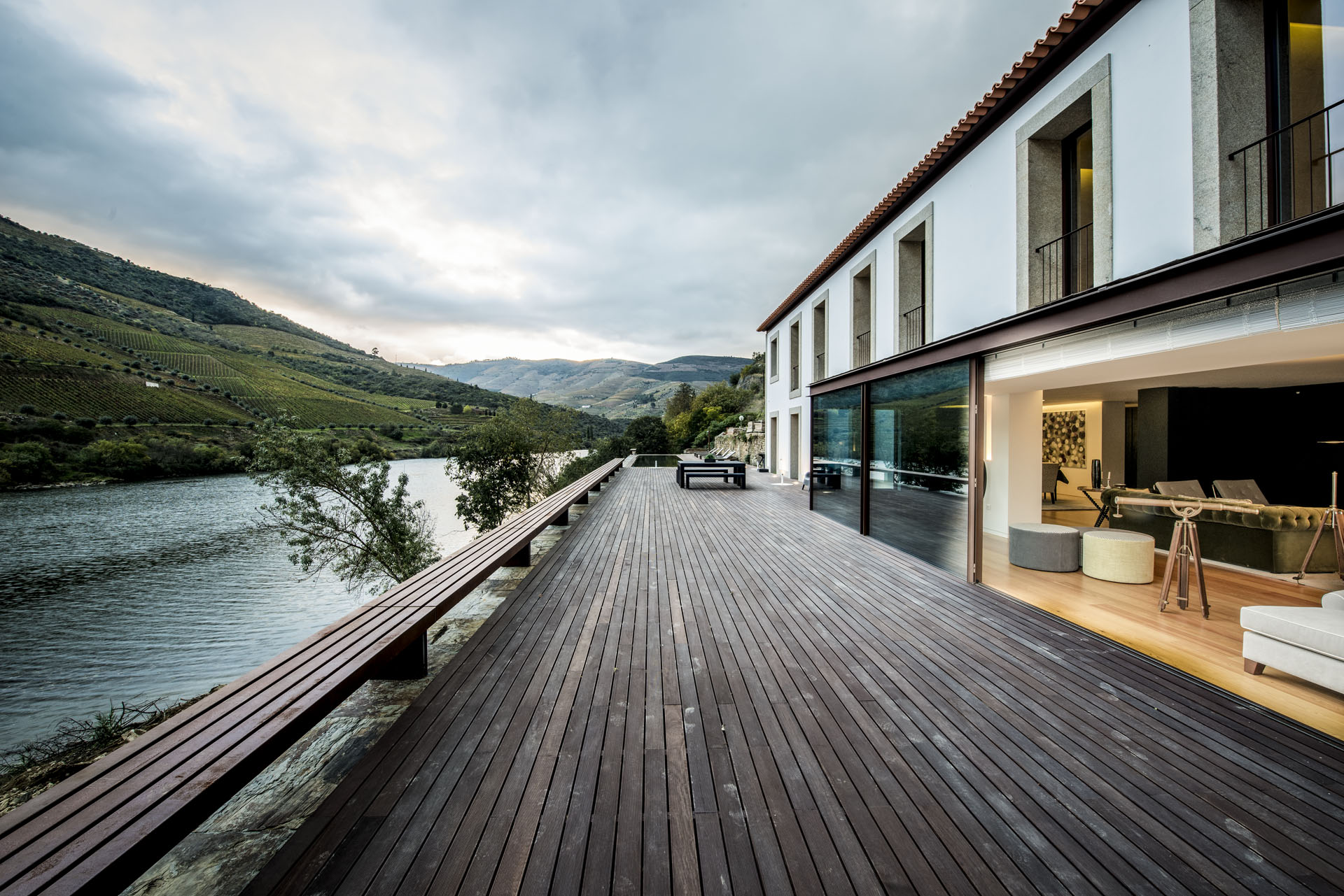 Property Image 2 - Luxury villa located on the banks of the River Douro!