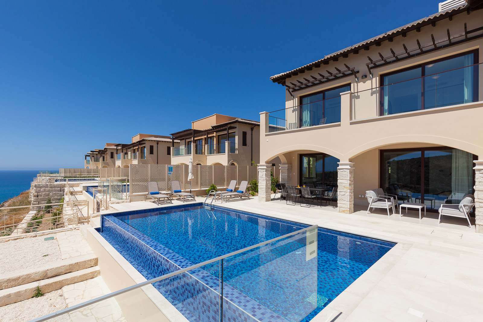 Property Image 2 - Elegant 3-Bedroom Elite Junior Villa with pool and sea views