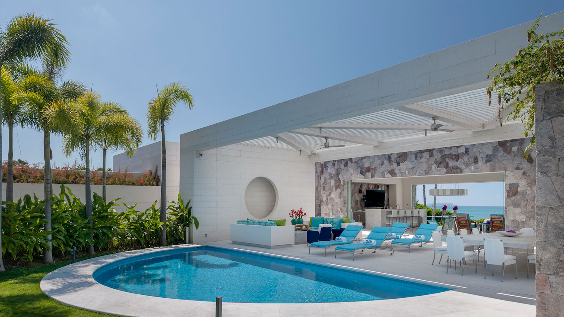 Property Image 2 - Youthful and Pop-arty Oceanfront Villa with Two Pools
