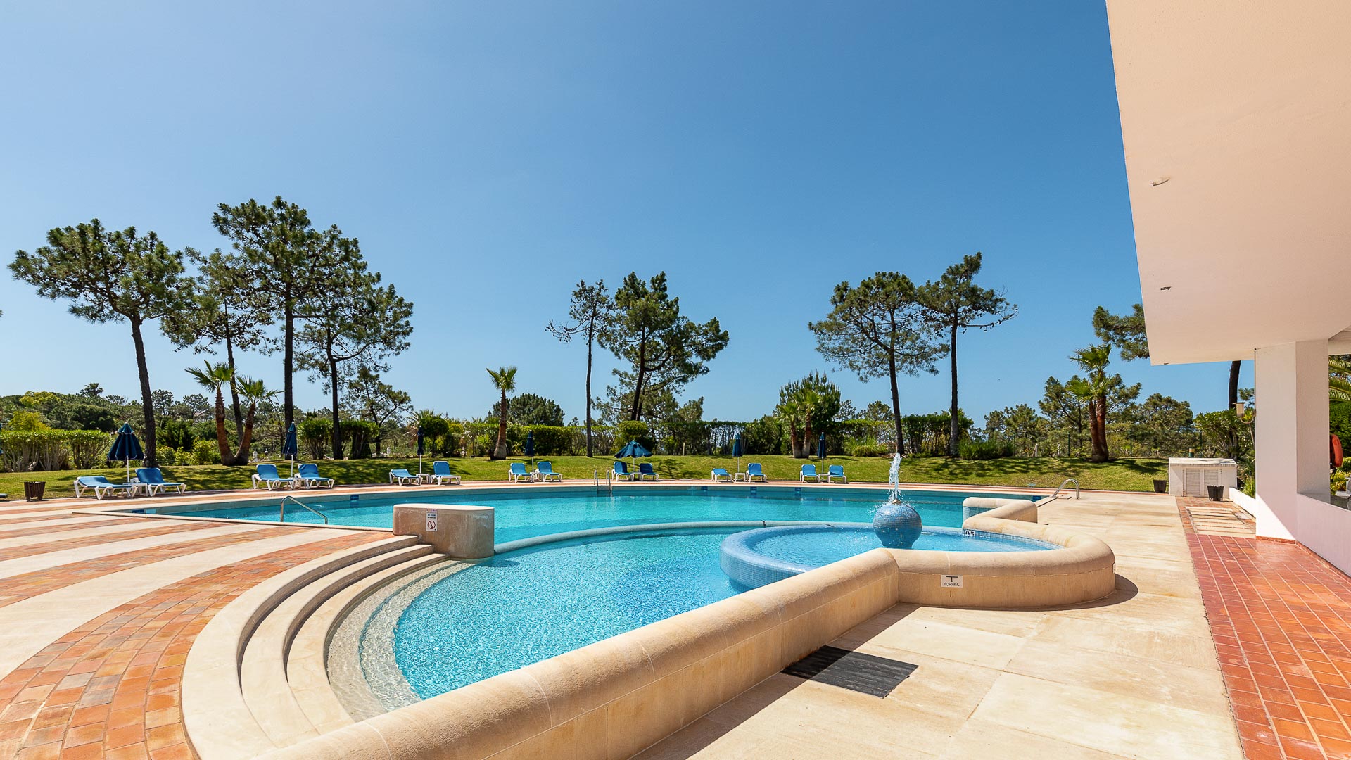 Property Image 1 - Convenient Apartment with Communal Pool in Quinta do Lago