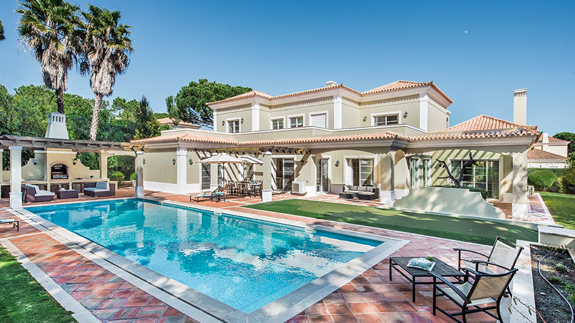 Property Image 1 - Classic Quinta do Lago Villa with Putting Green and Pool