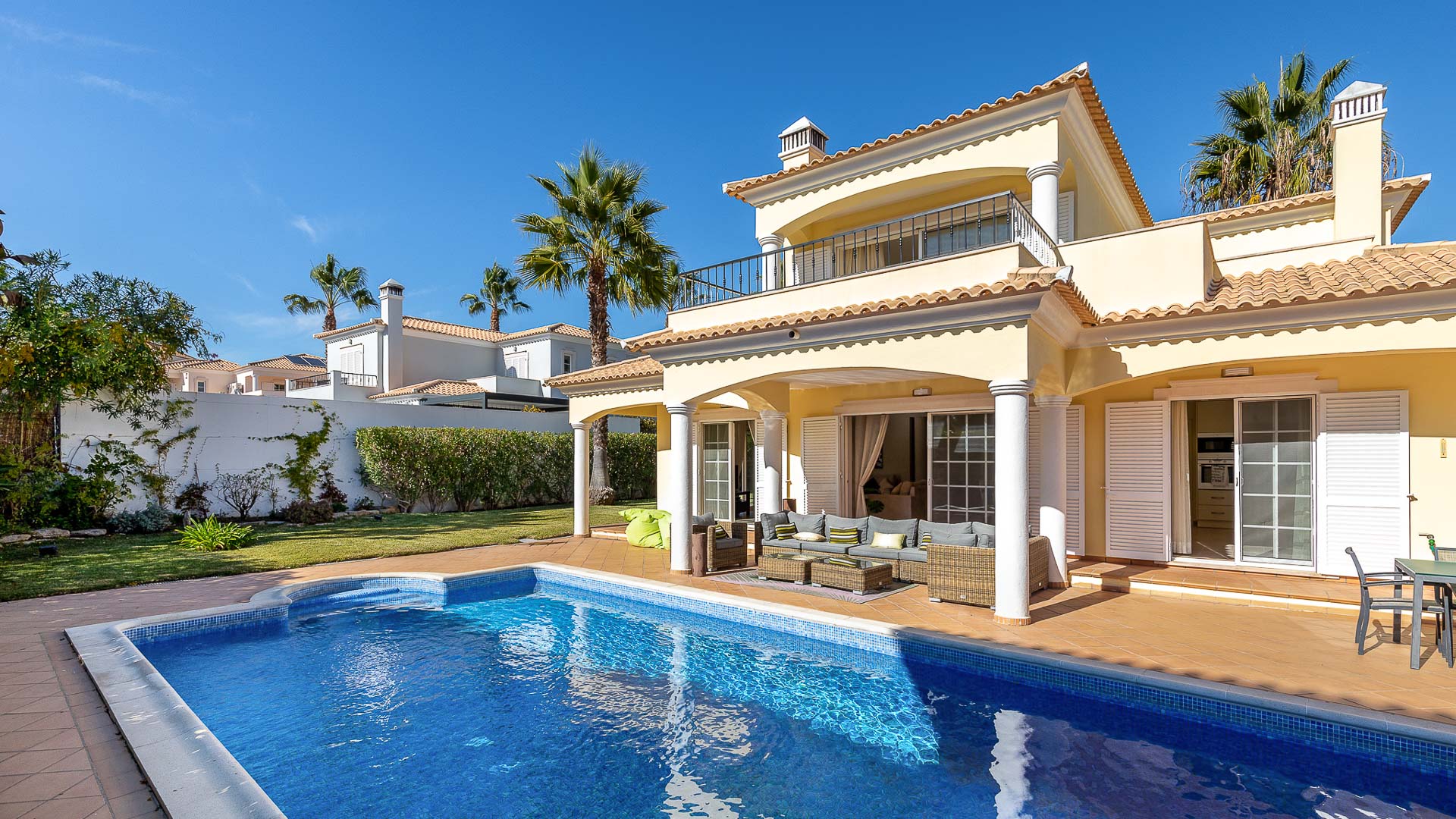 Property Image 1 - Simple Beauty in this Vale do Lobo Rental Villa