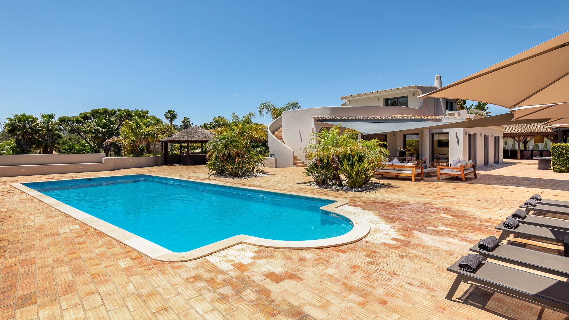 Property Image 1 - Quinta do Lago Fairway Home where Simplicity and Comfort Reign