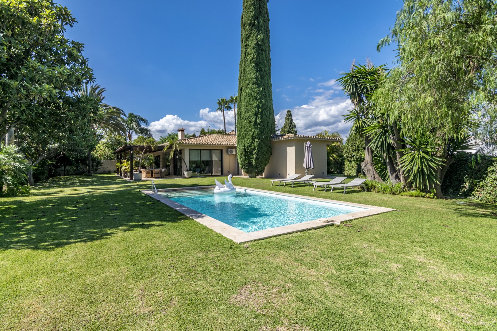 Property Image 1 - Villa with spacious garden and walking distance to amenities