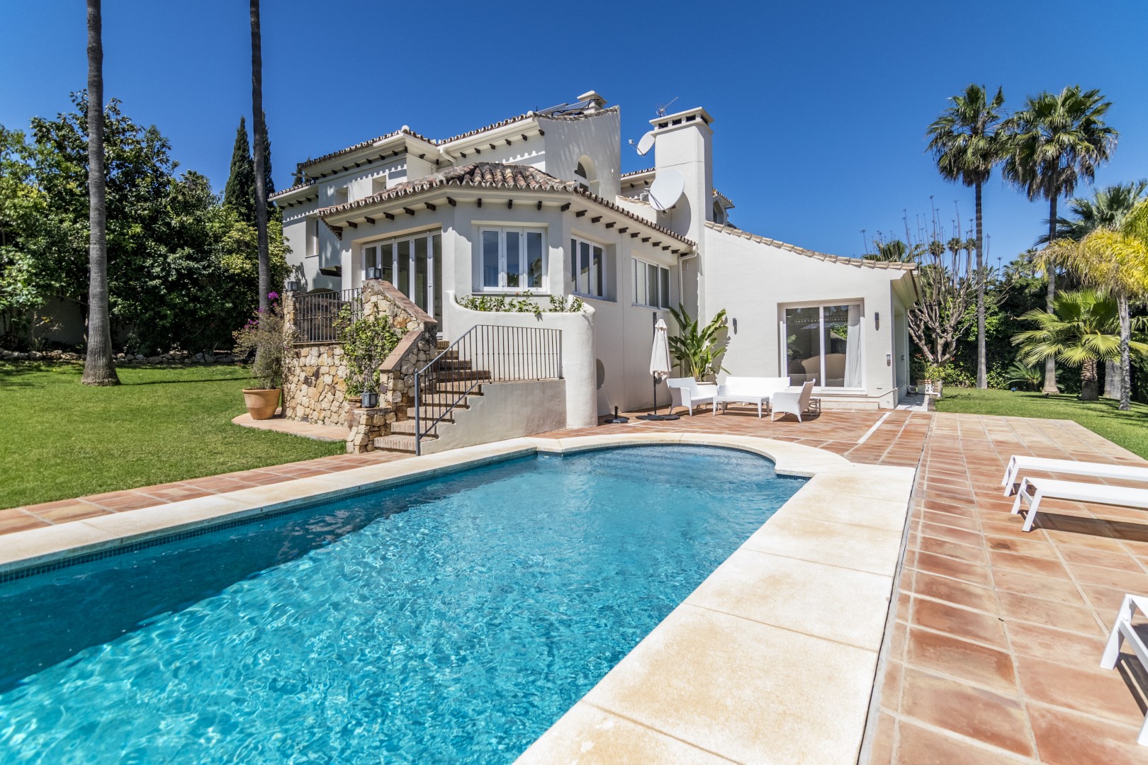 Property Image 1 - Charming villa with private pool and gazebo