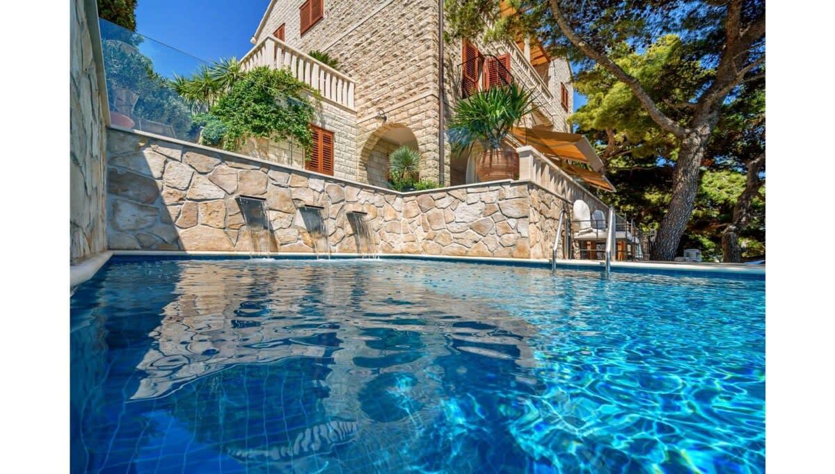 Property Image 1 - Unbelievable Beachfront Villa With Mediterranean Plants And Pool