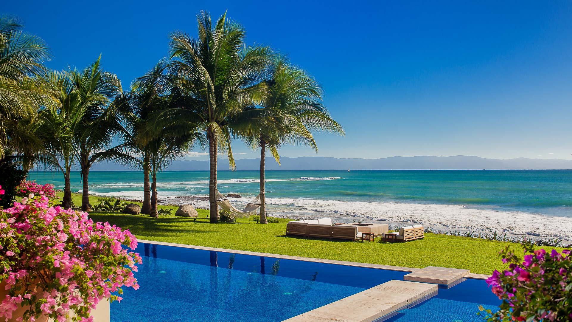 Property Image 1 - Fabulous Beachfront Villa with a Stunning Pool