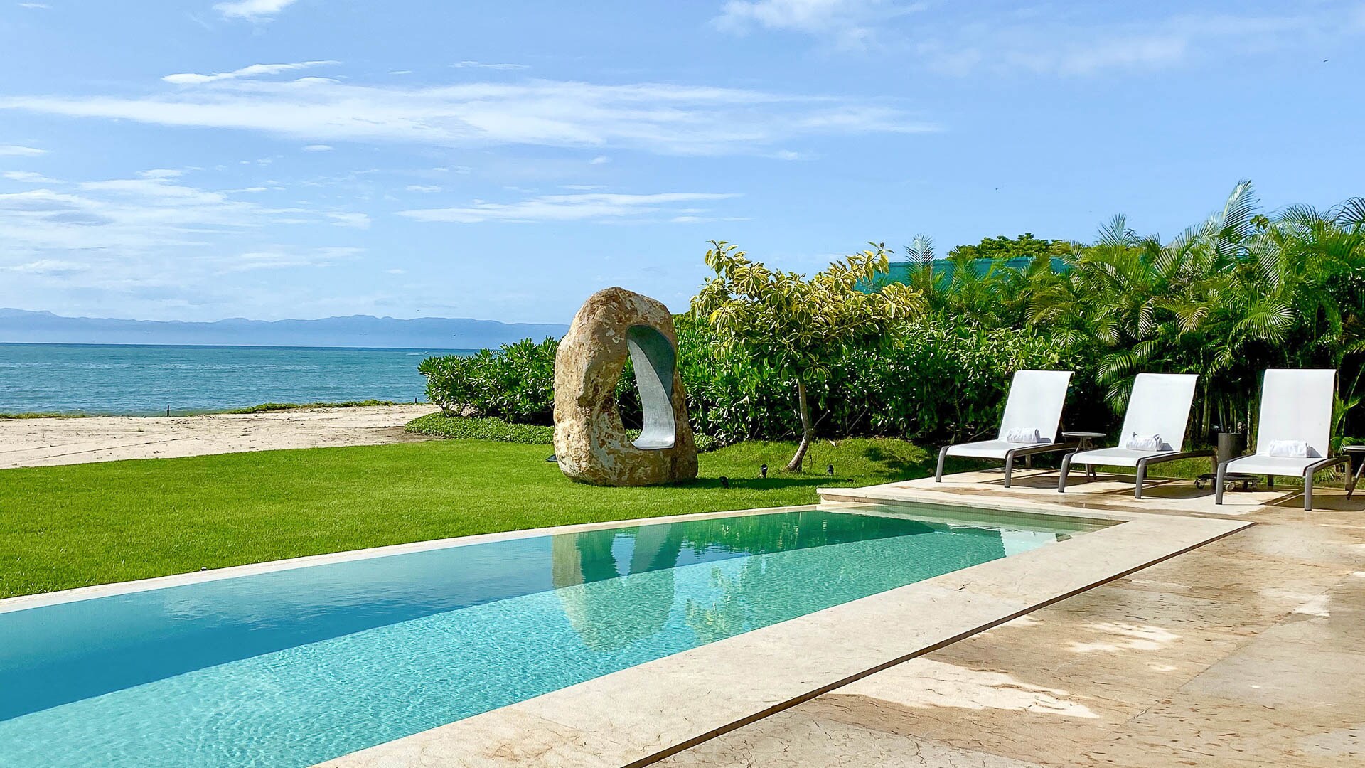 Property Image 1 - Luxurious Beachfront Villa in Porta Fortuna with Chef