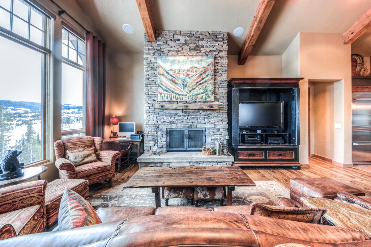 Property Image 1 - Montana Mountain View Luxury Suite 