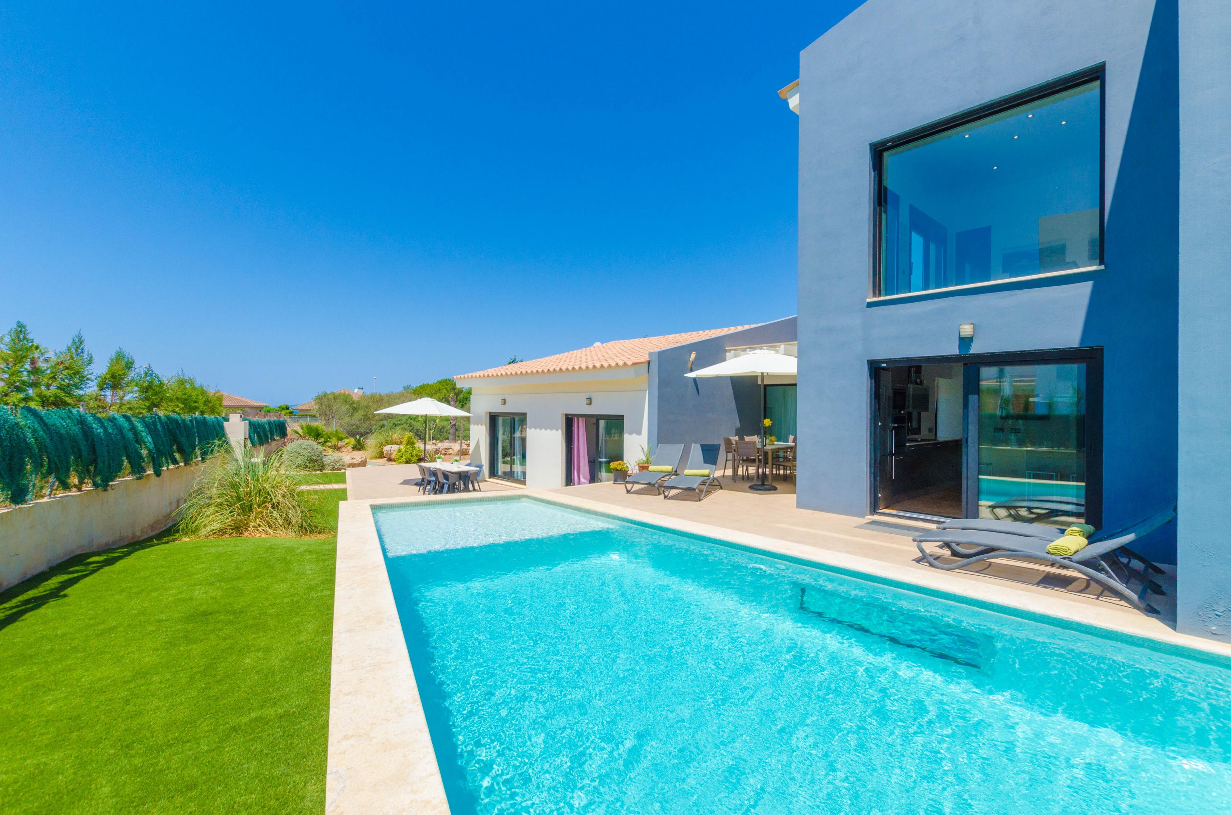 Property Image 2 - LA PRIMERA - Modern chalet with private pool near the golf course. Free WiFi