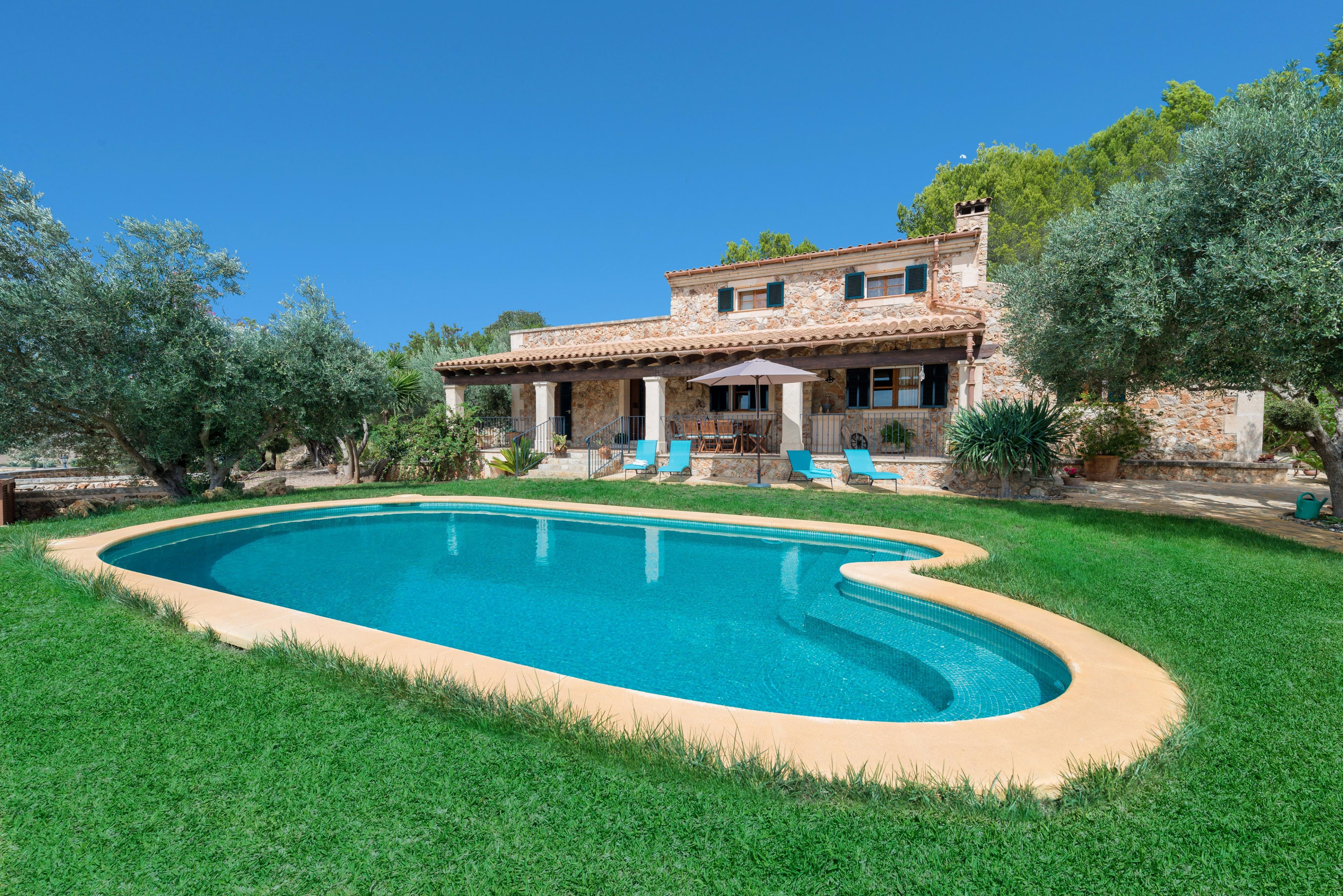 Property Image 1 - ES COCONS - Villa with private pool in SINEU. Free WiFi