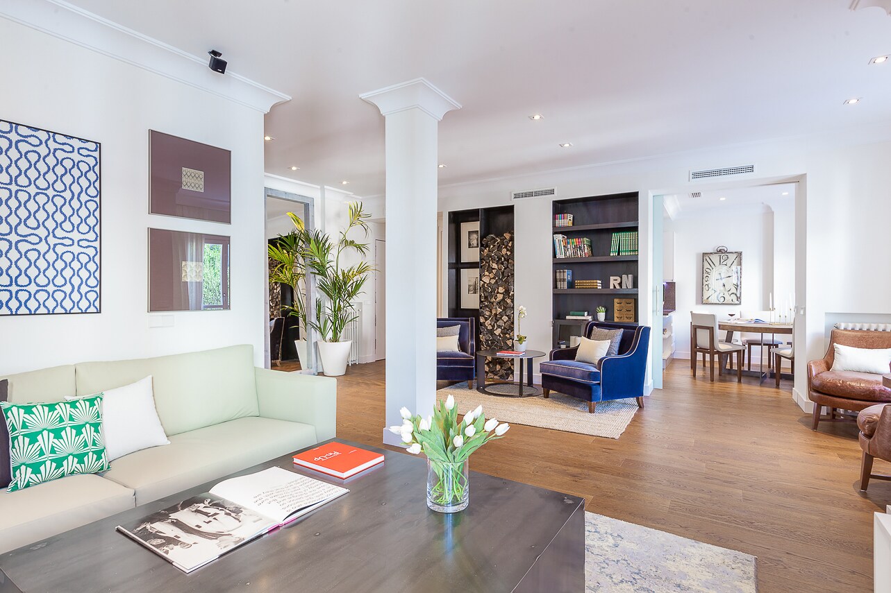 Property Image 2 - LARGE TRADITIONAL APARTMENT NEAR THE FAMOUS SERRANO STREET IN SALAMANCA, MADRID