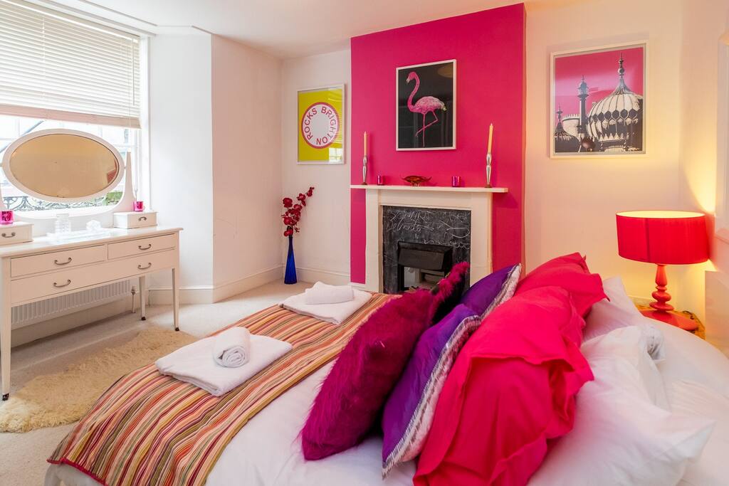 Property Image 1 - Quirky, cute, bright & bold apartment with terrace