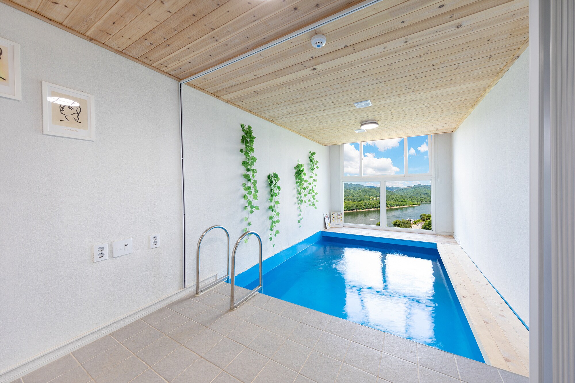 Property Image 2 - Romantic Duplex pool villa overlooking Nami island 302
